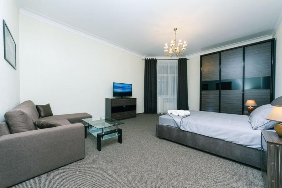 2 bedroms right near Khreashatik view 4