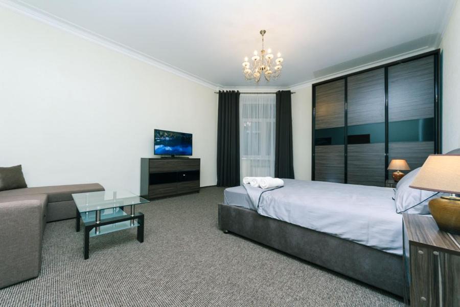 2 bedroms right near Khreashatik view 2