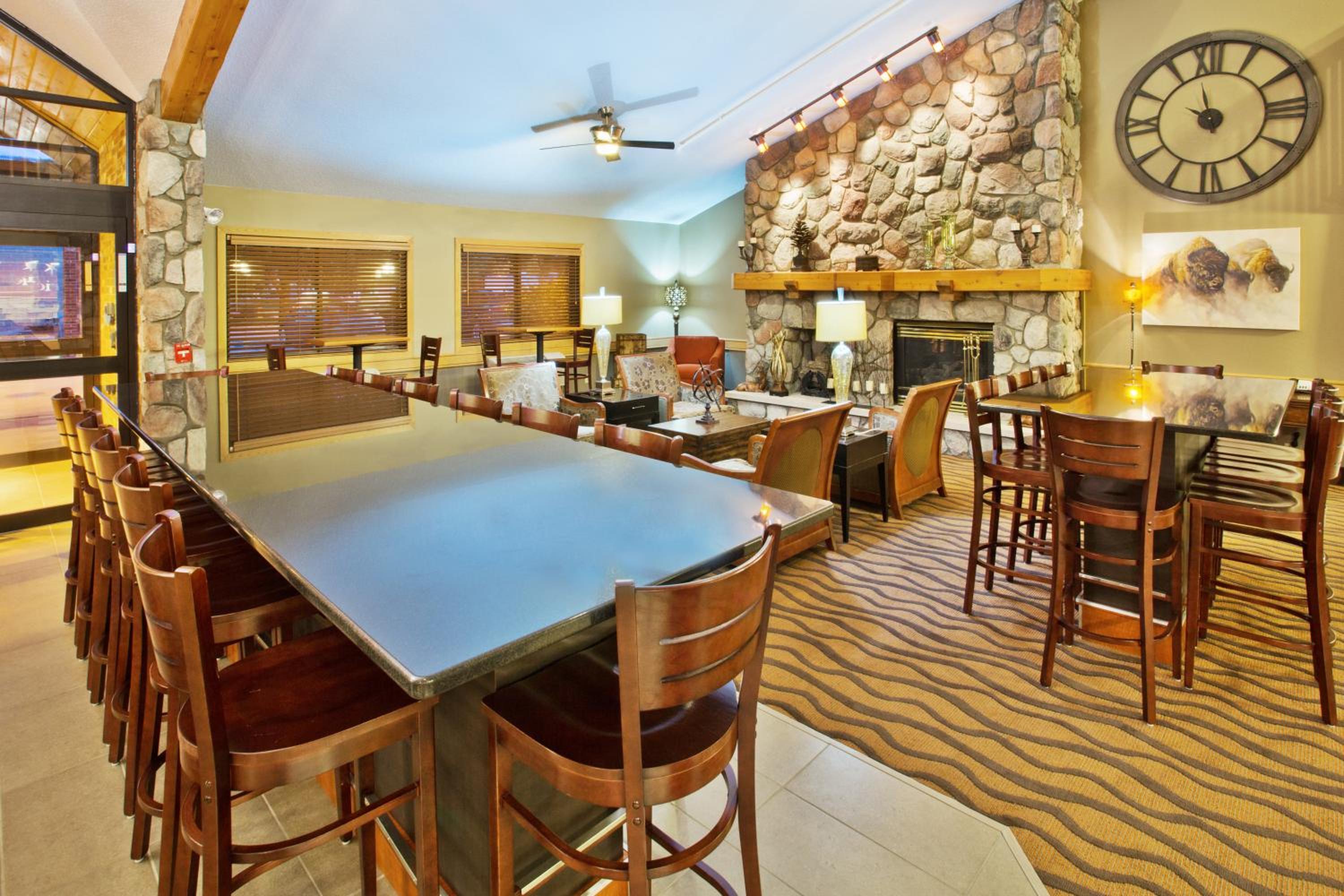 AmericInn by Wyndham Grand Forks