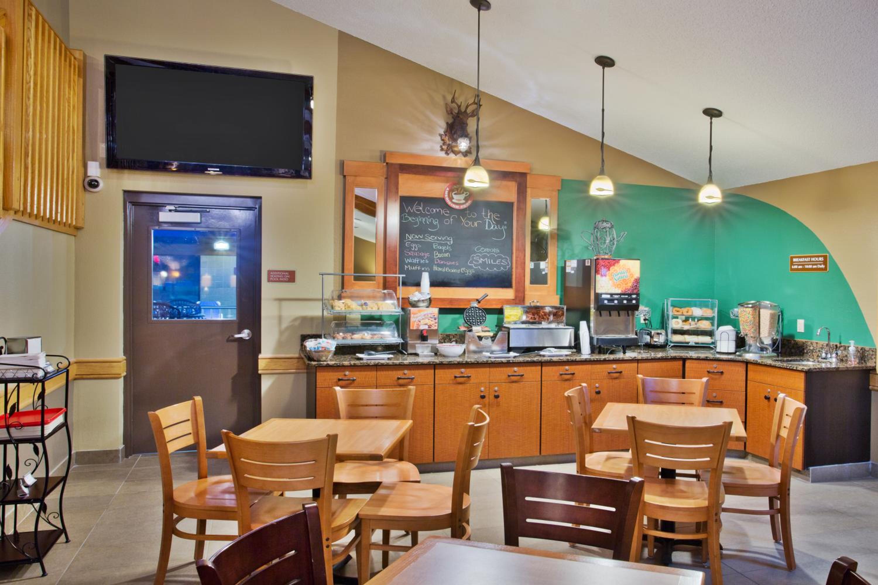 AmericInn by Wyndham Grand Forks