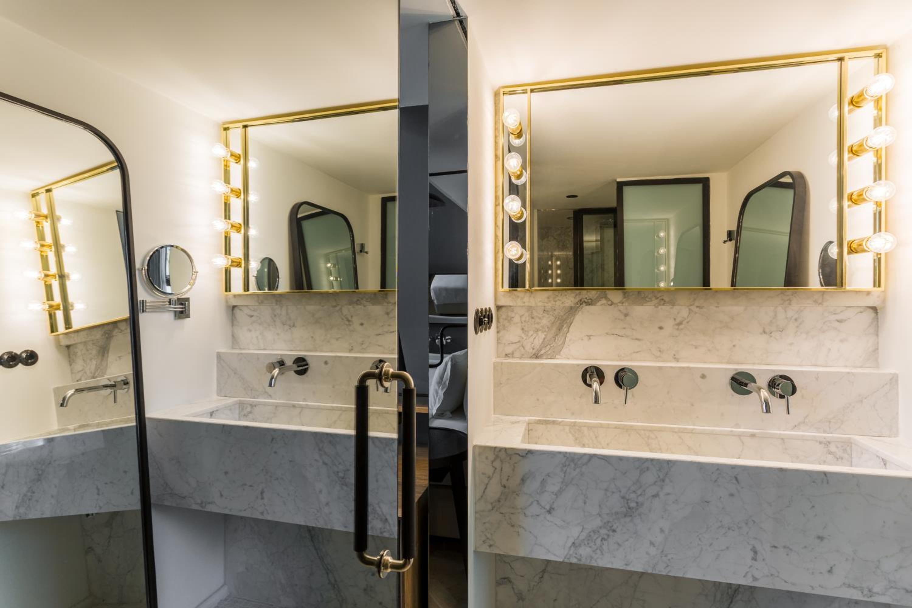 Room Mate Emir - Image 52