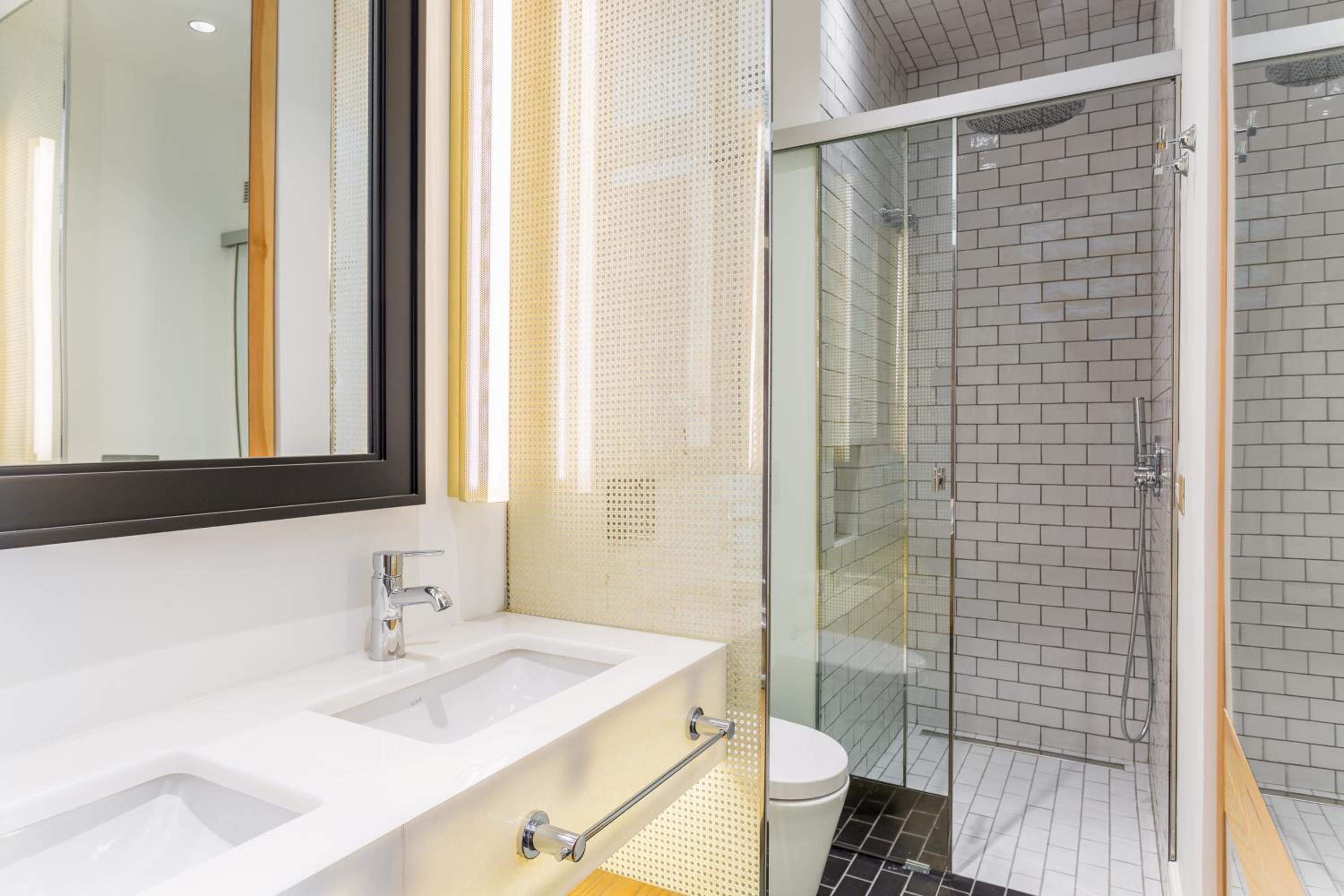 Room Mate Emir - Image 49