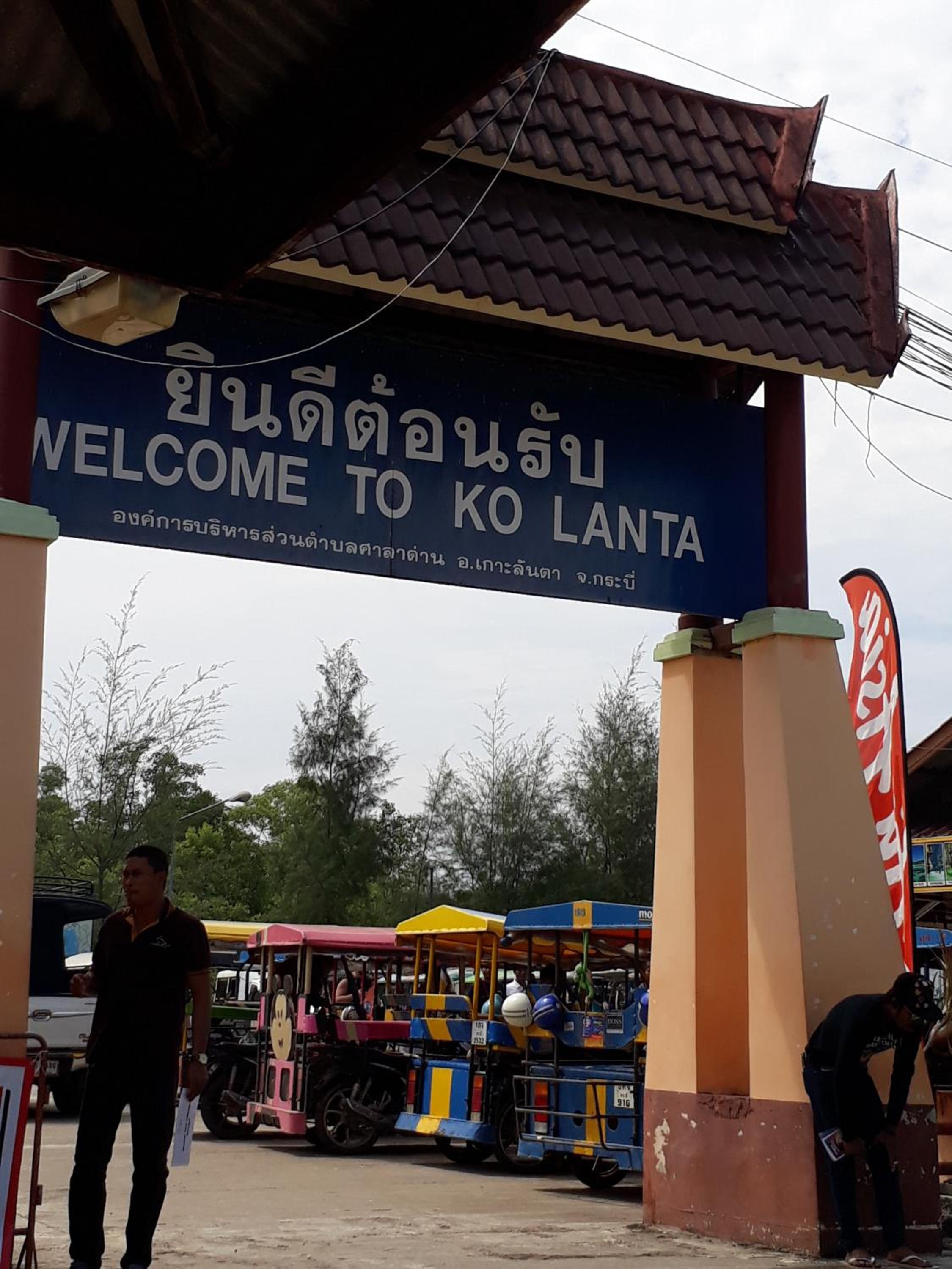 Baan Sri Lanta Sand