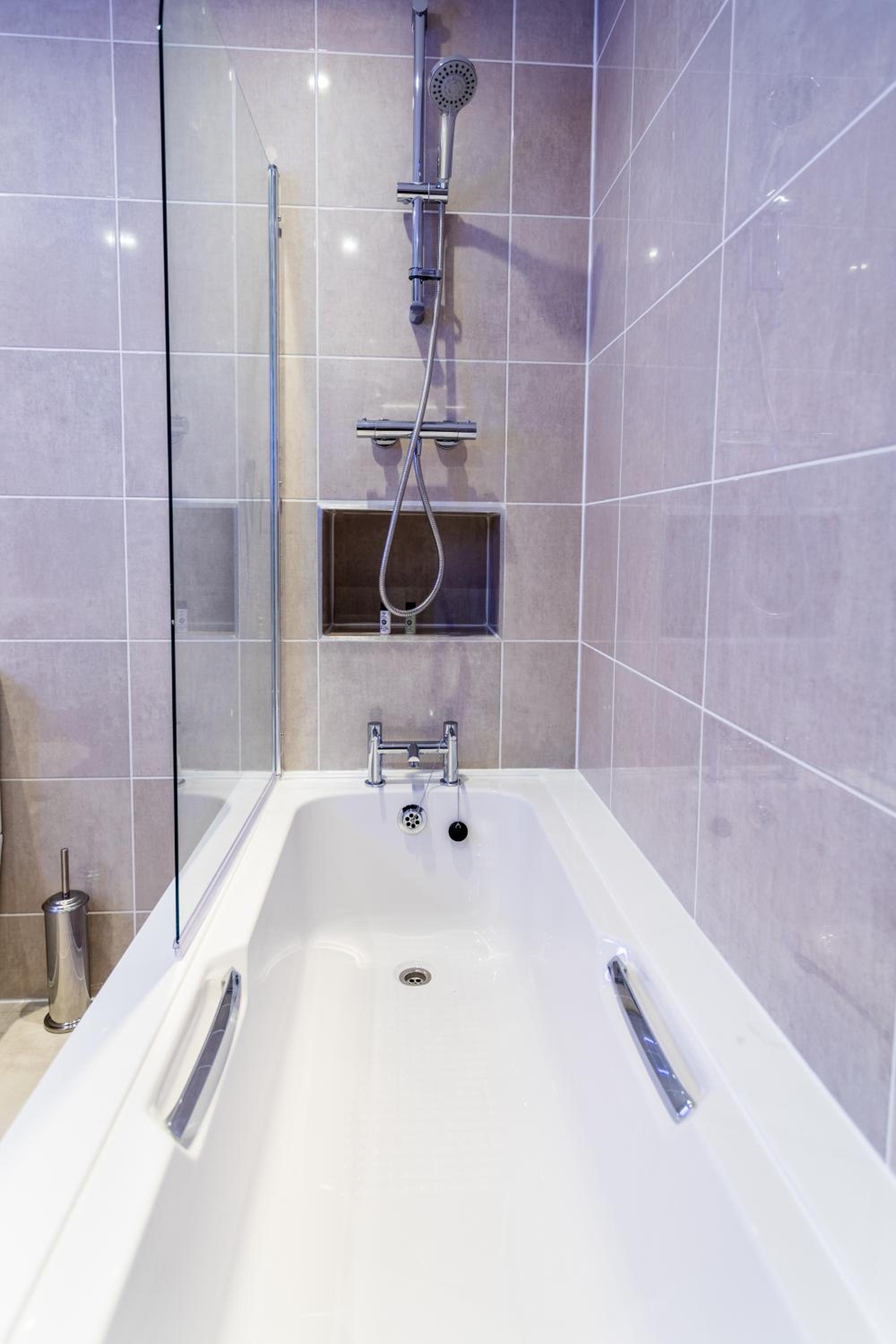 Suite Life Serviced Apartments - Old Town view 3