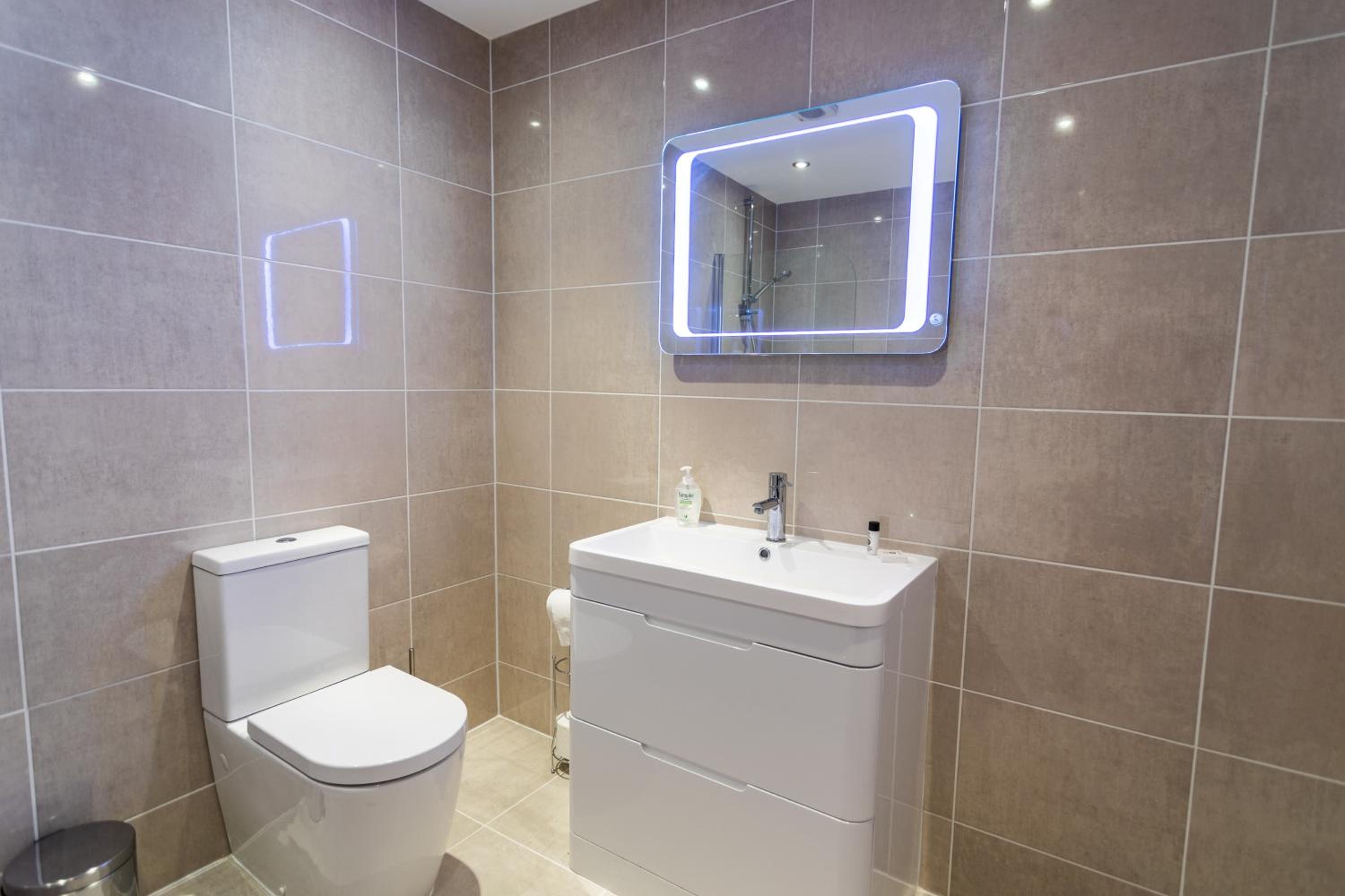 Suite Life Serviced Apartments - Old Town view 2