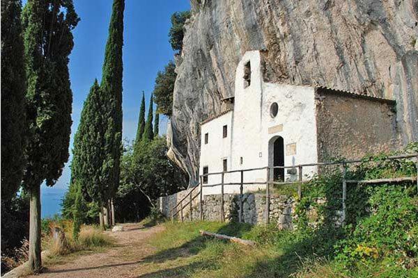 Appartamenti Serena - La Grotta view 3