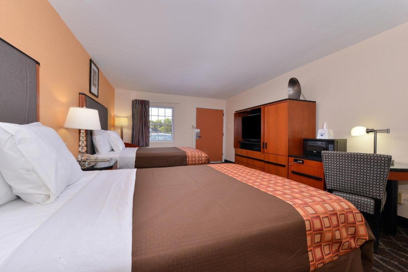 Media Inn & Suites