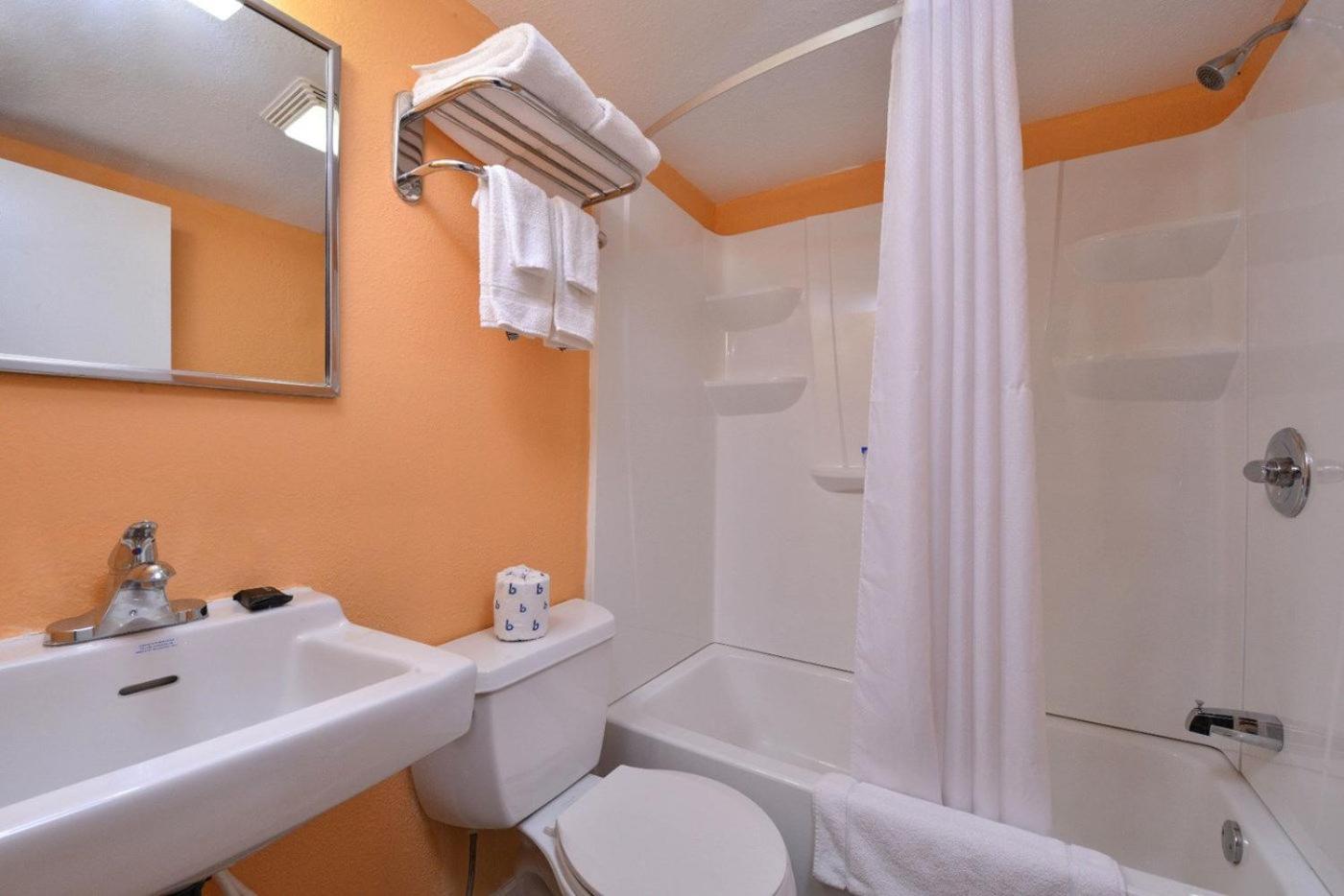Media Inn & Suites