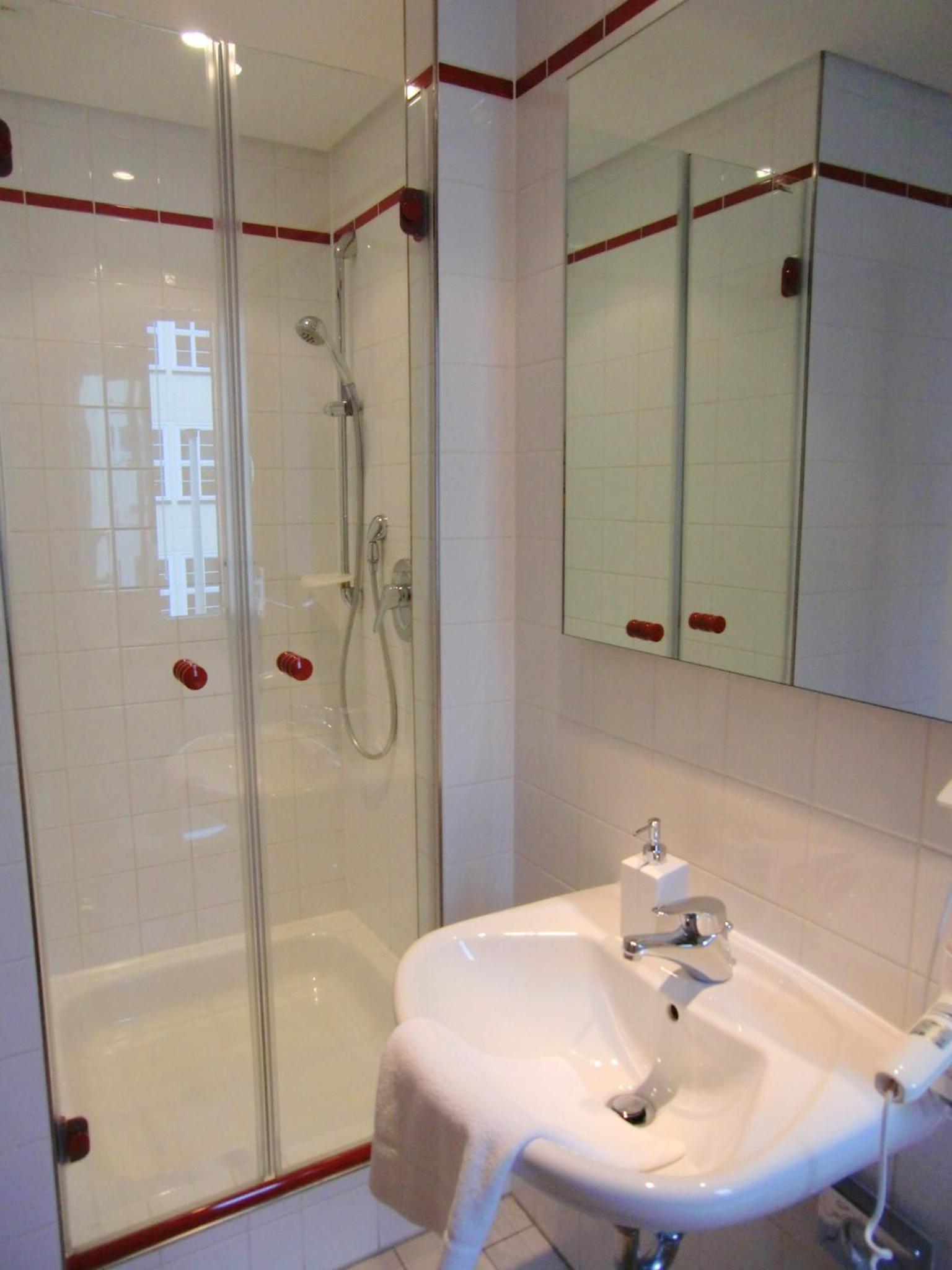 Kolping-Hotel en Schweinfurt — bathroom