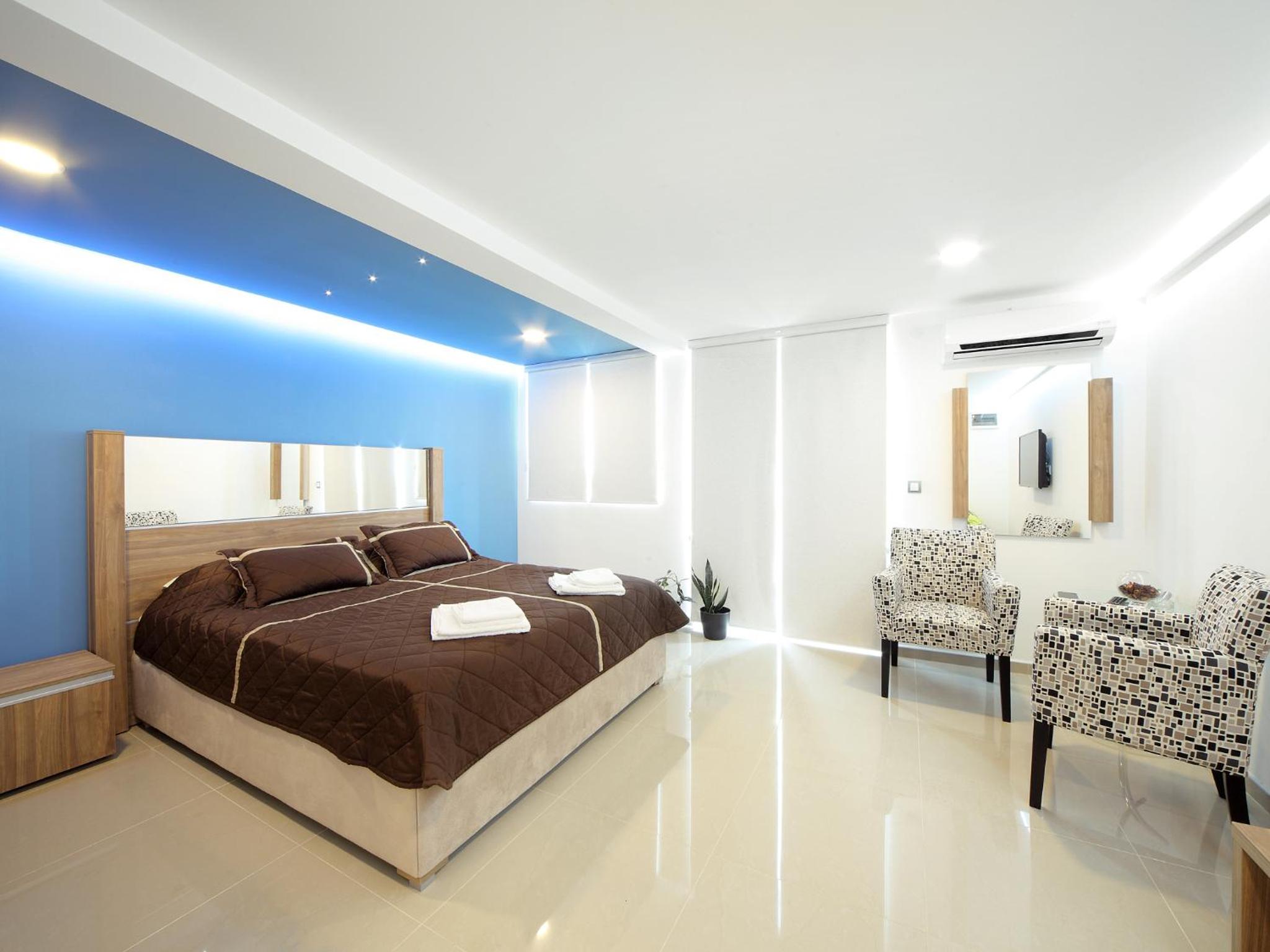Agent Lux Apartments view 2
