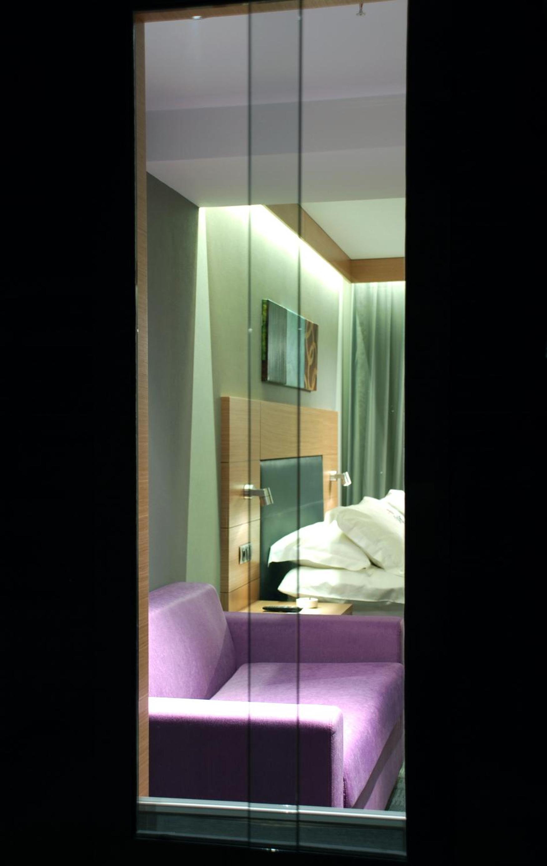 Met Hotel - Image 24