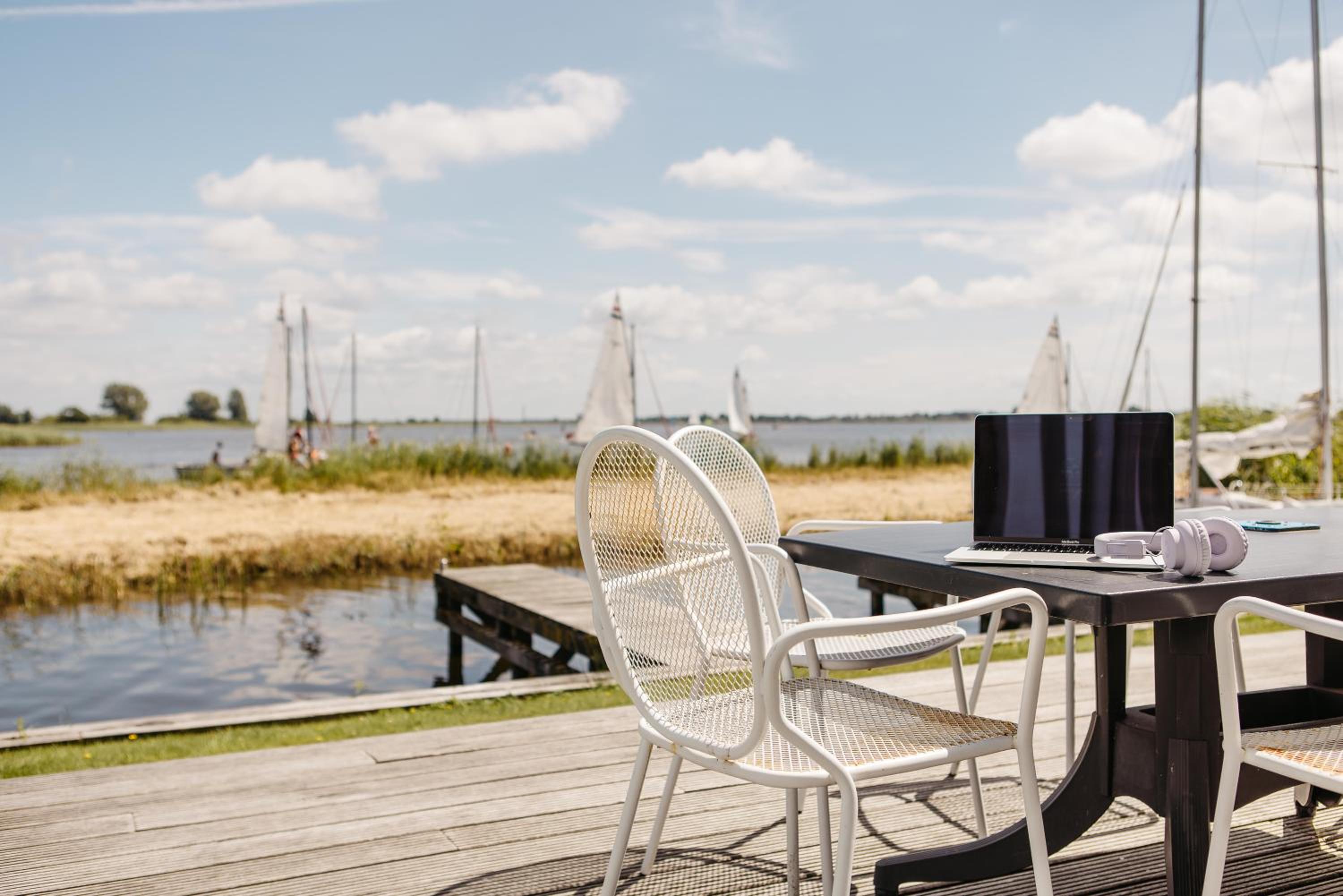 Luxury Townhouses in Heeg (6 & 8 Guests) with Roof Terrace, Views & Private Dock on the Heegermeer