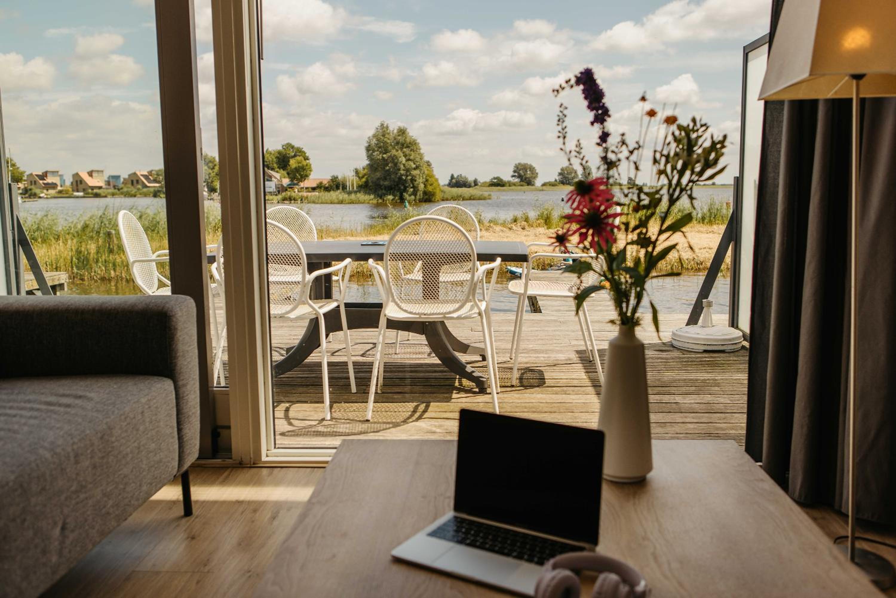 Luxury Townhouses in Heeg (6 & 8 Guests) with Roof Terrace, Views & Private Dock on the Heegermeer