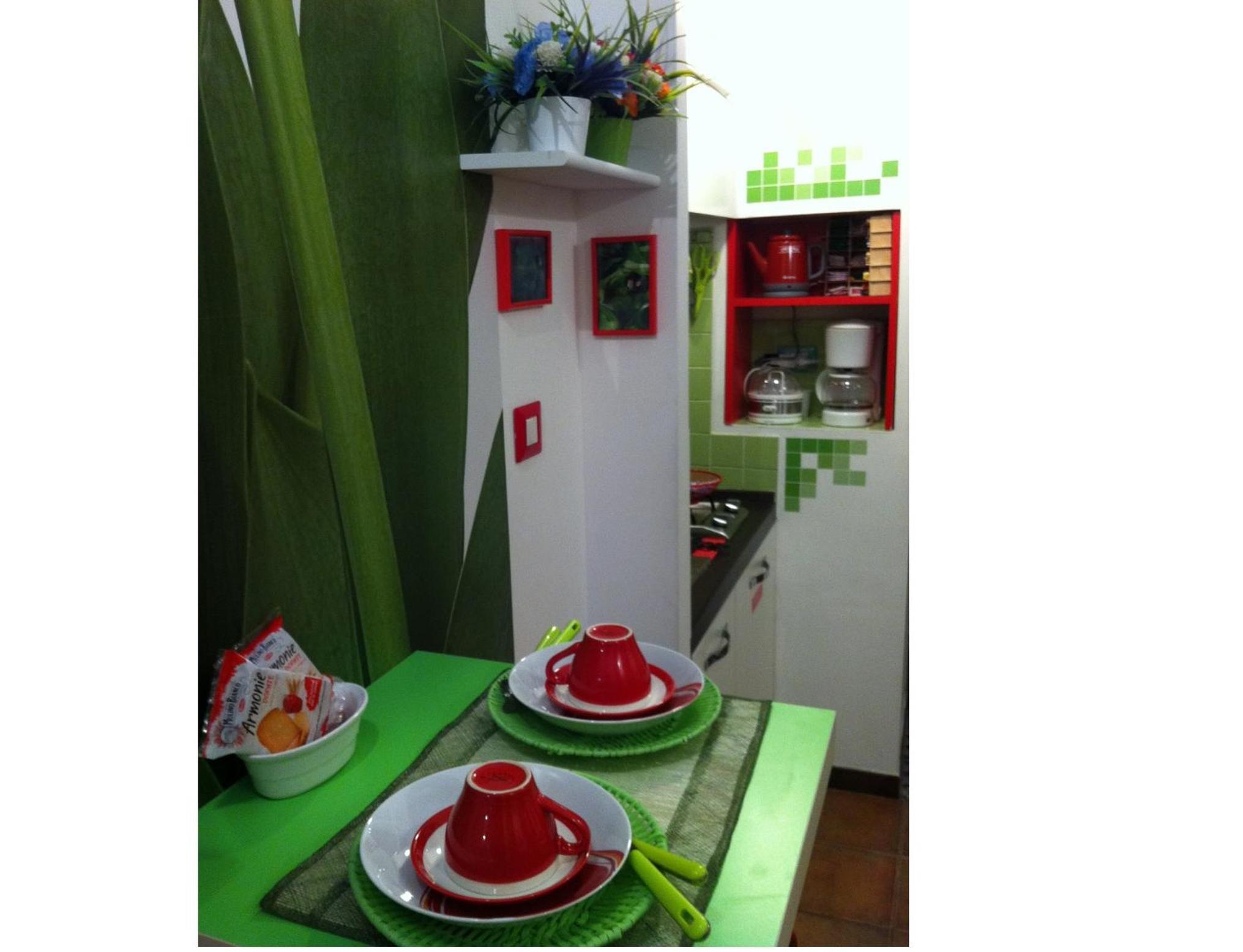 Rhome86 en Rome — kitchen