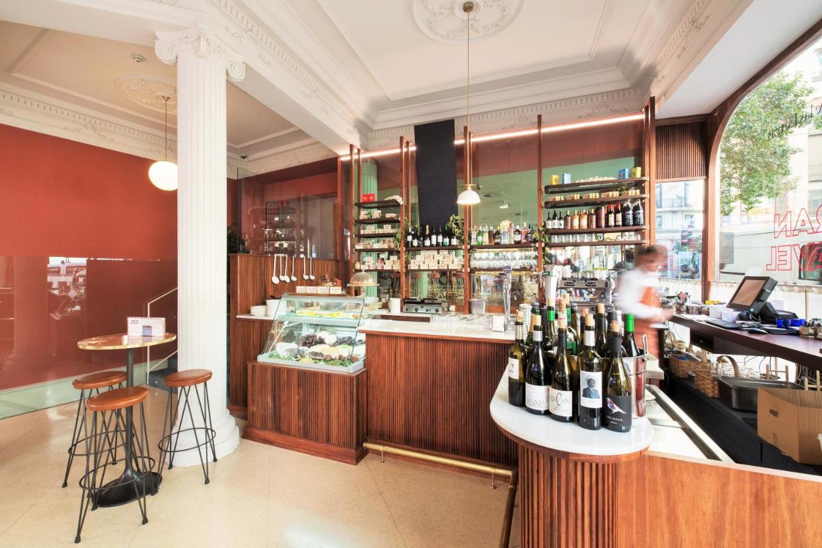 bar