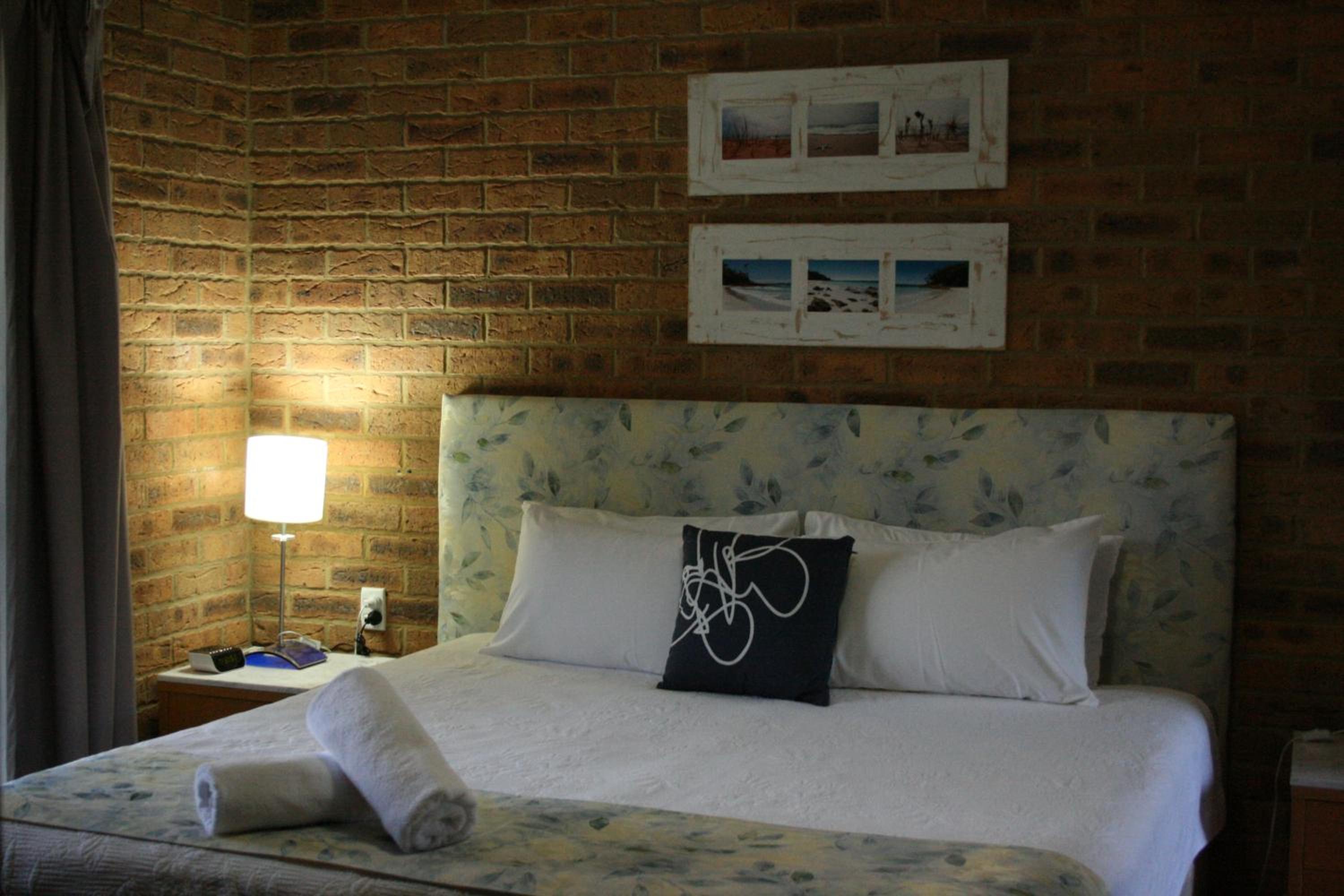 Hawks Nest Motel