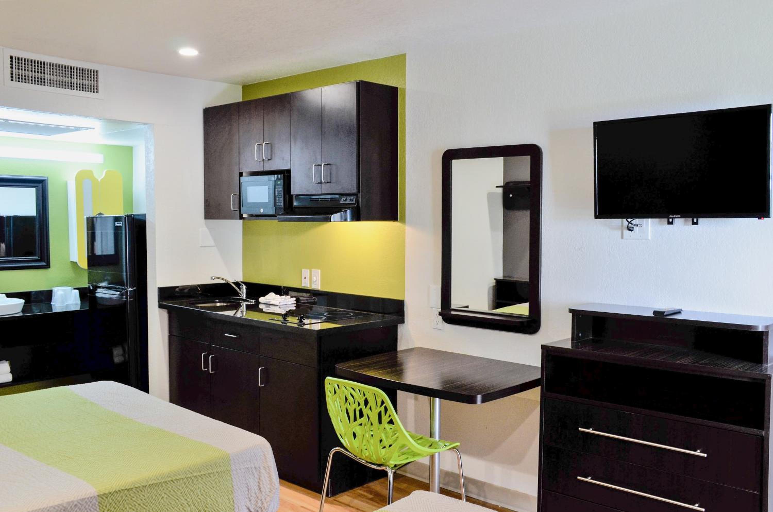 Studio 6-Buttonwillow, CA