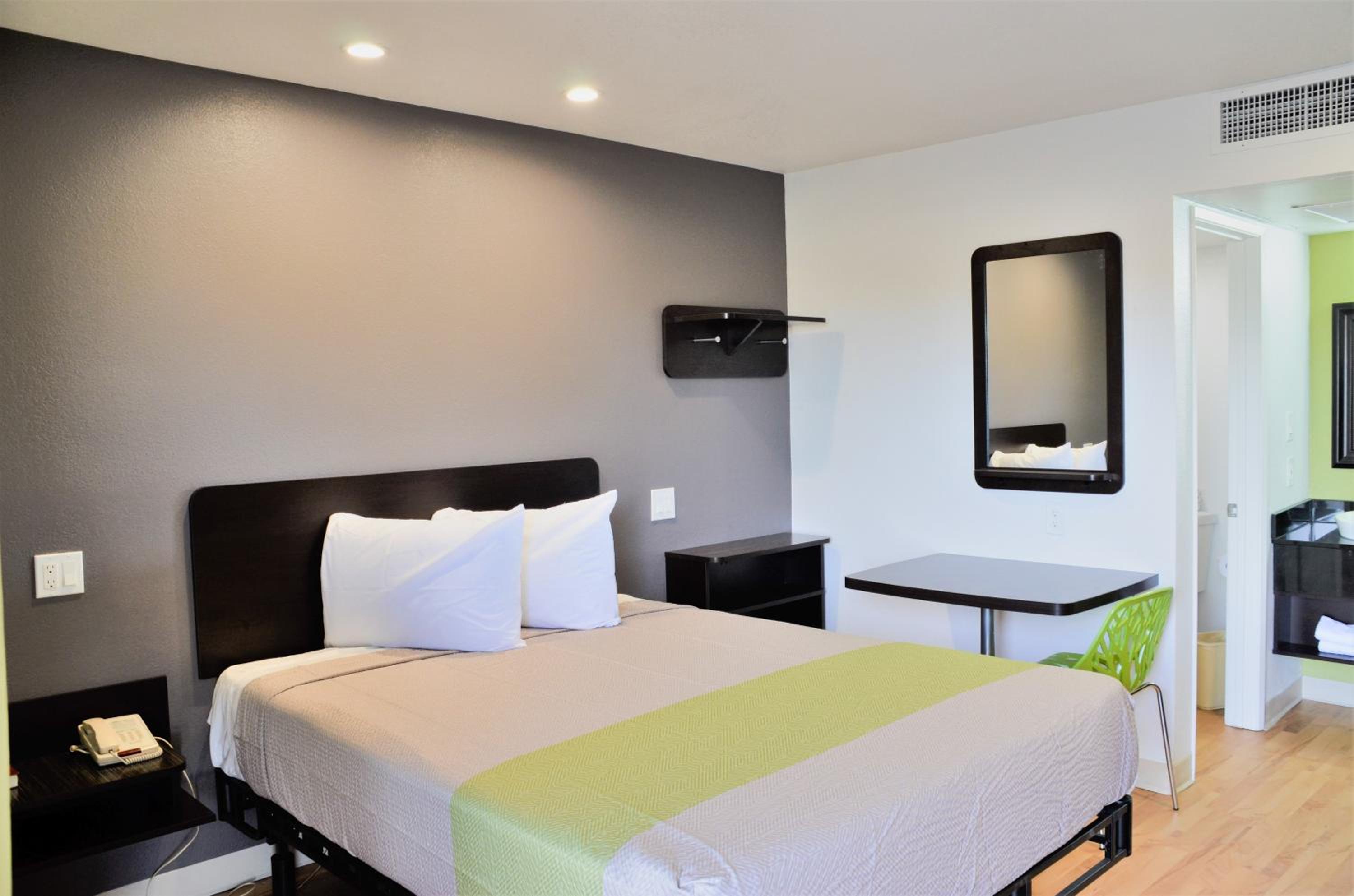 Studio 6-Buttonwillow, CA