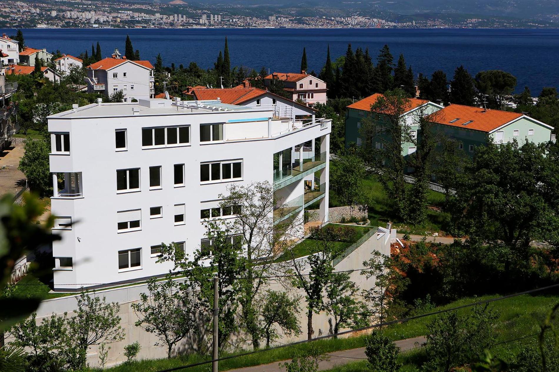 Modern apartment near the sea view 3