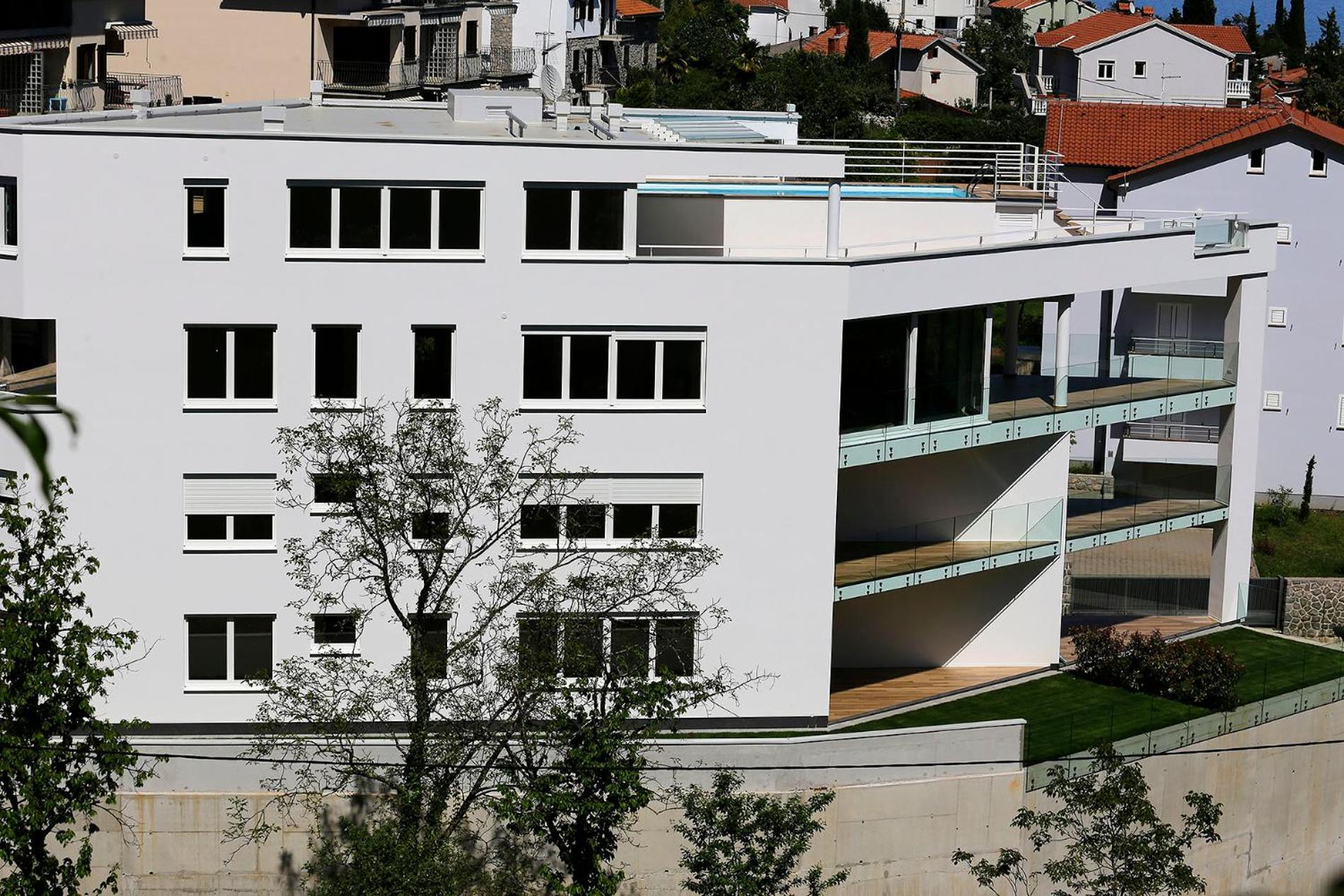 Modern apartment near the sea view 2