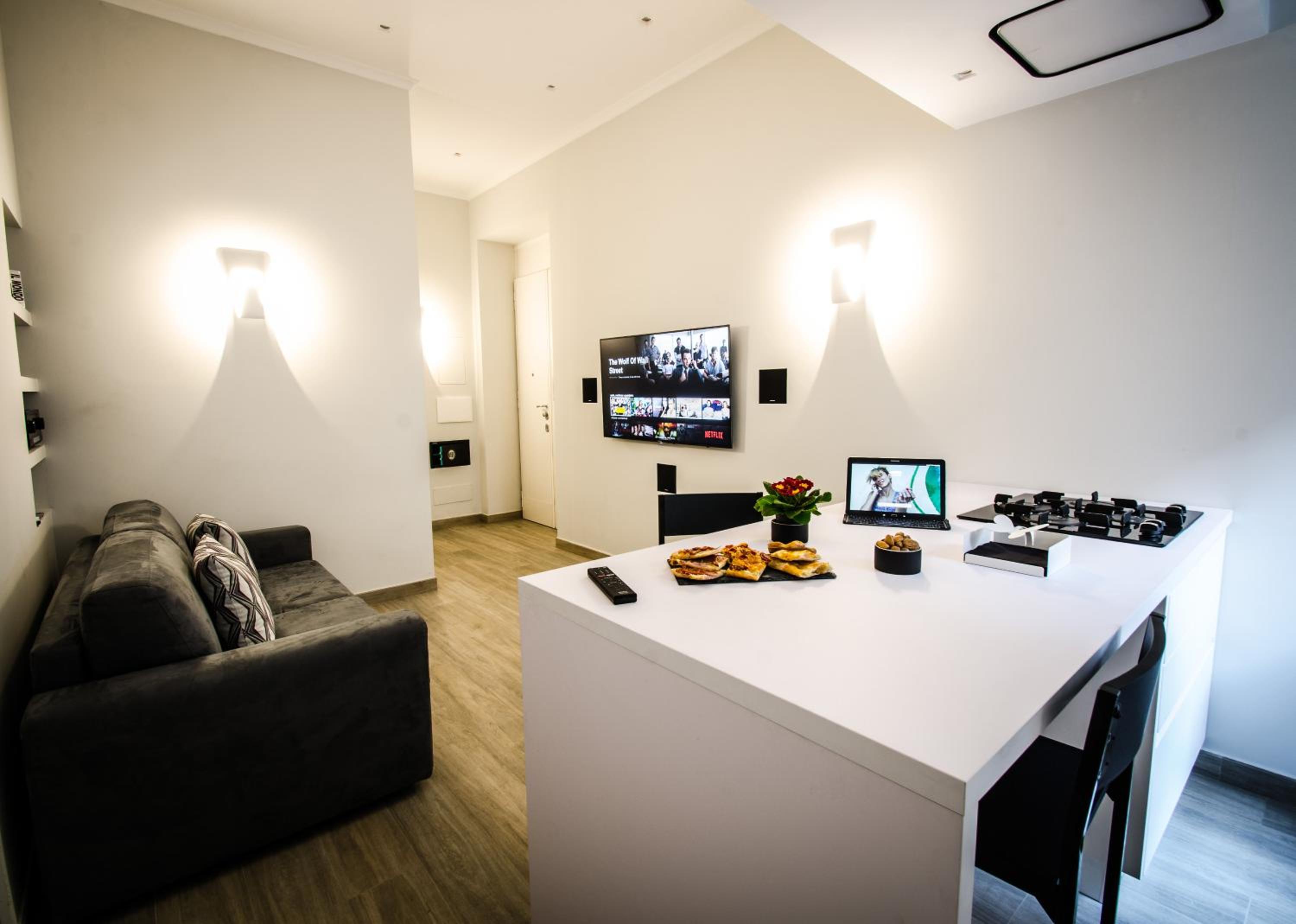 Domus Quiritum Elite, Vatican luxury apartment
