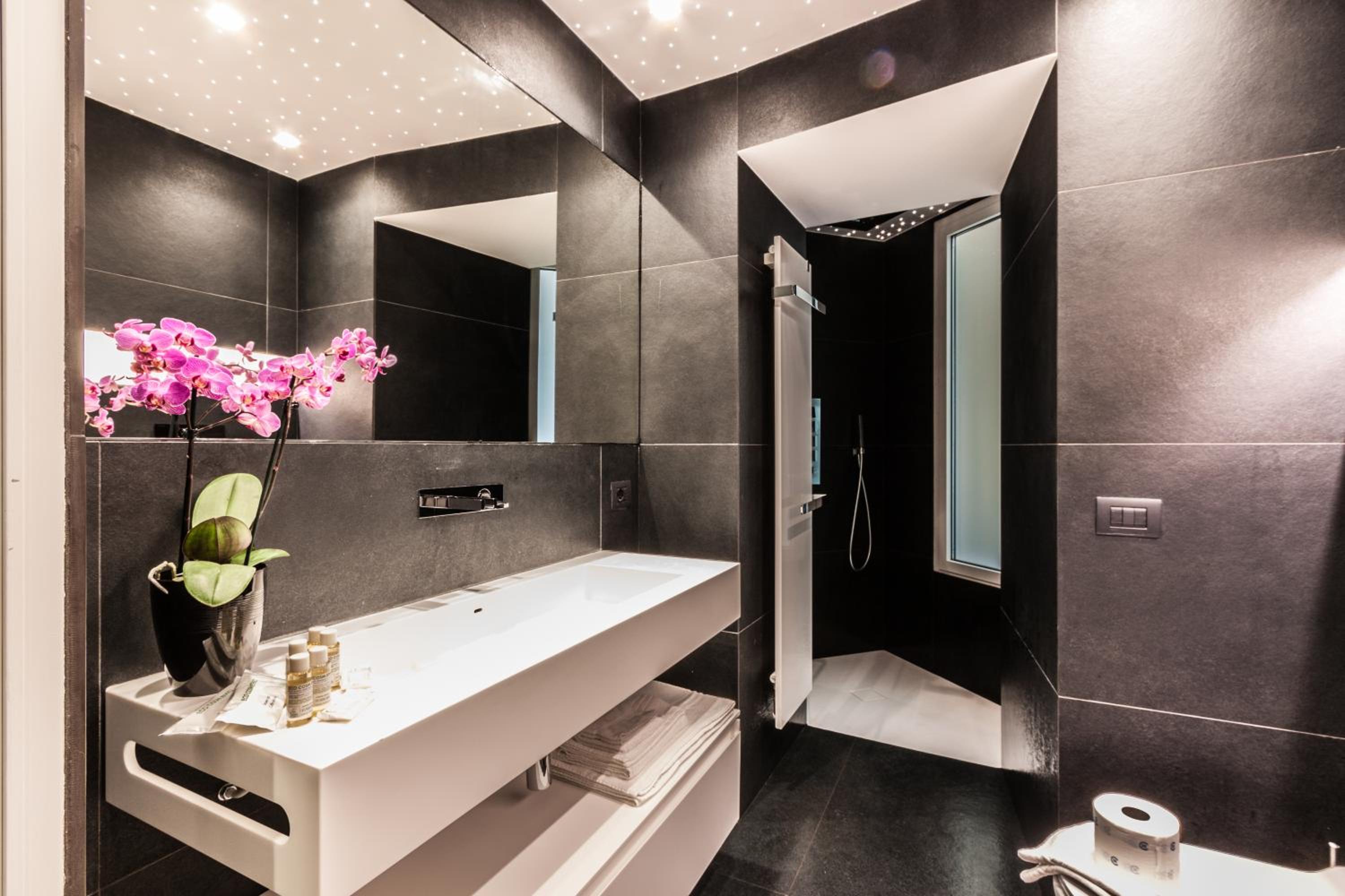 Domus Quiritum Elite, Vatican luxury apartment