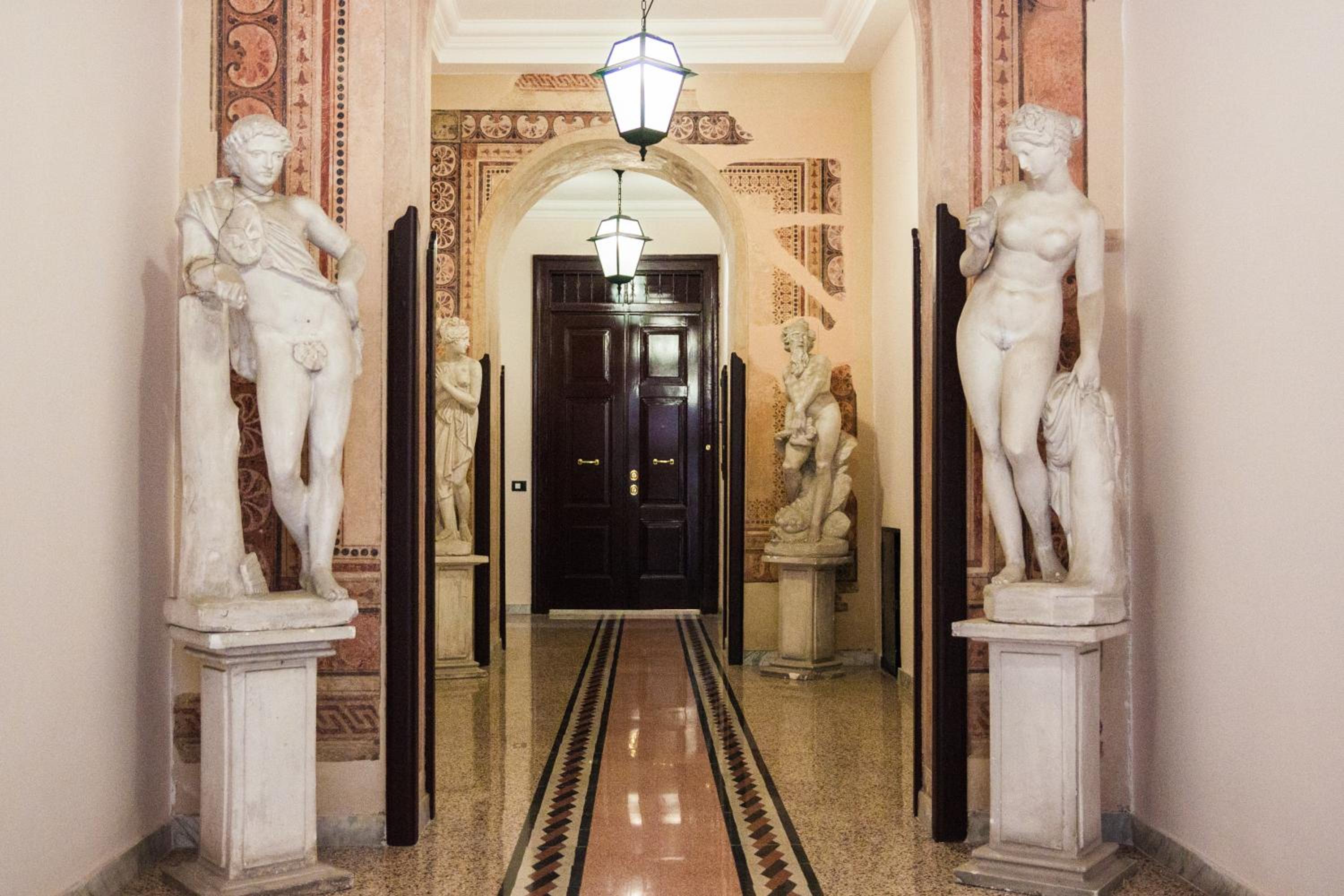 Domus Quiritum Elite, Vatican luxury apartment