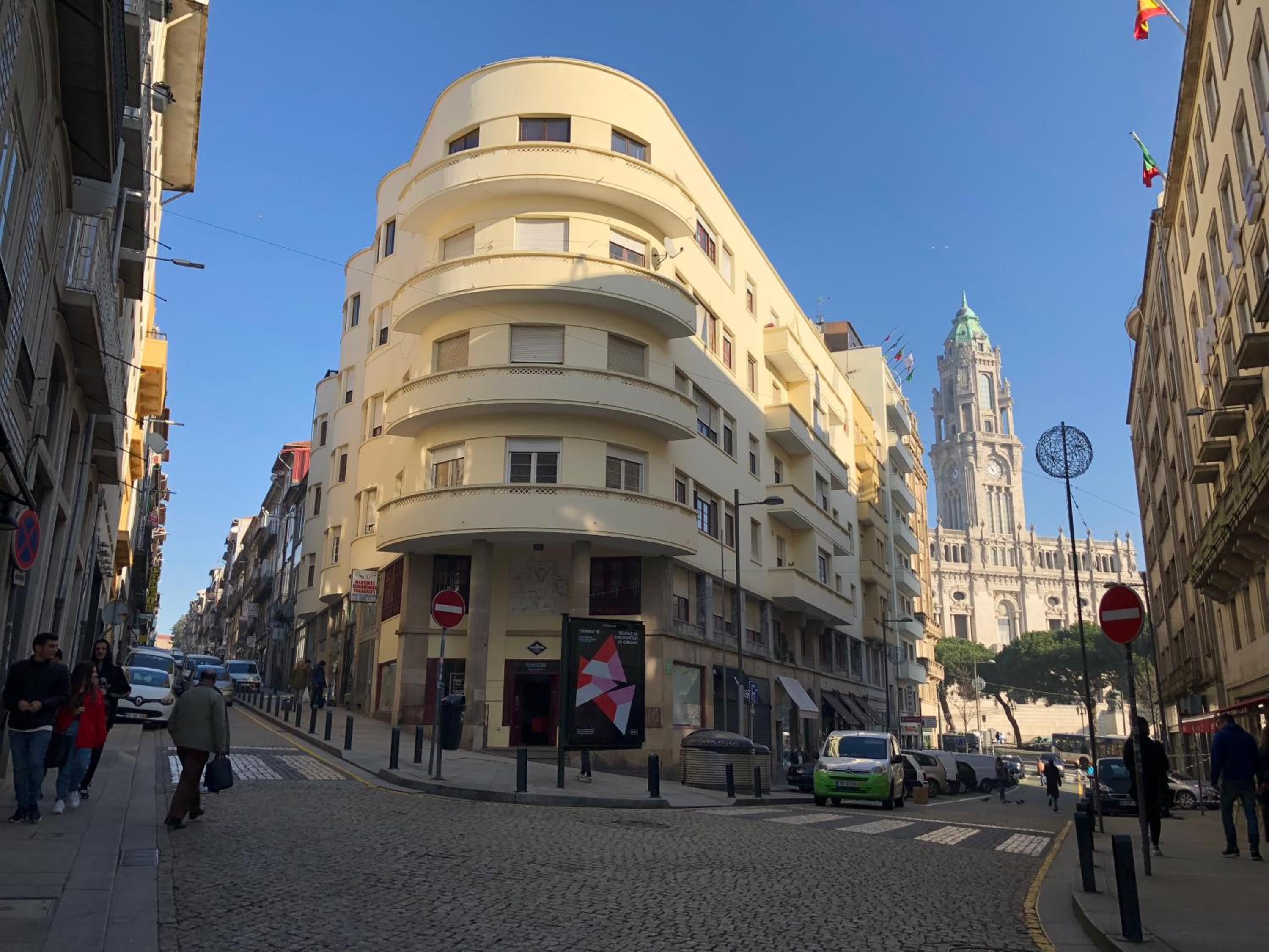 HOMEinTOWN Almada - Downtown Elegant Apartment - Terrace AC & WIFI view 3