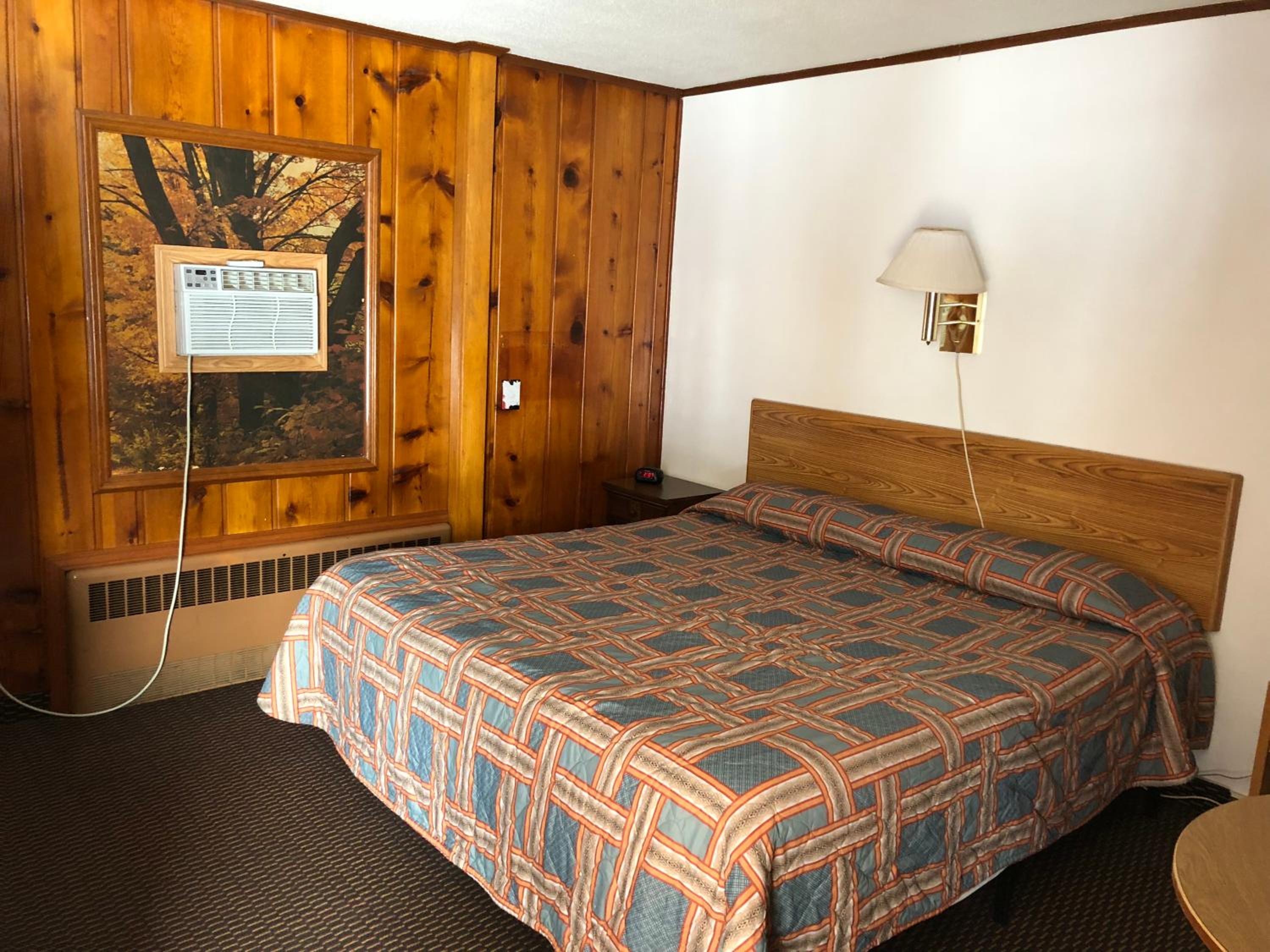 Cadillac Vacations - Sun N Snow Hotel - Property Image 4