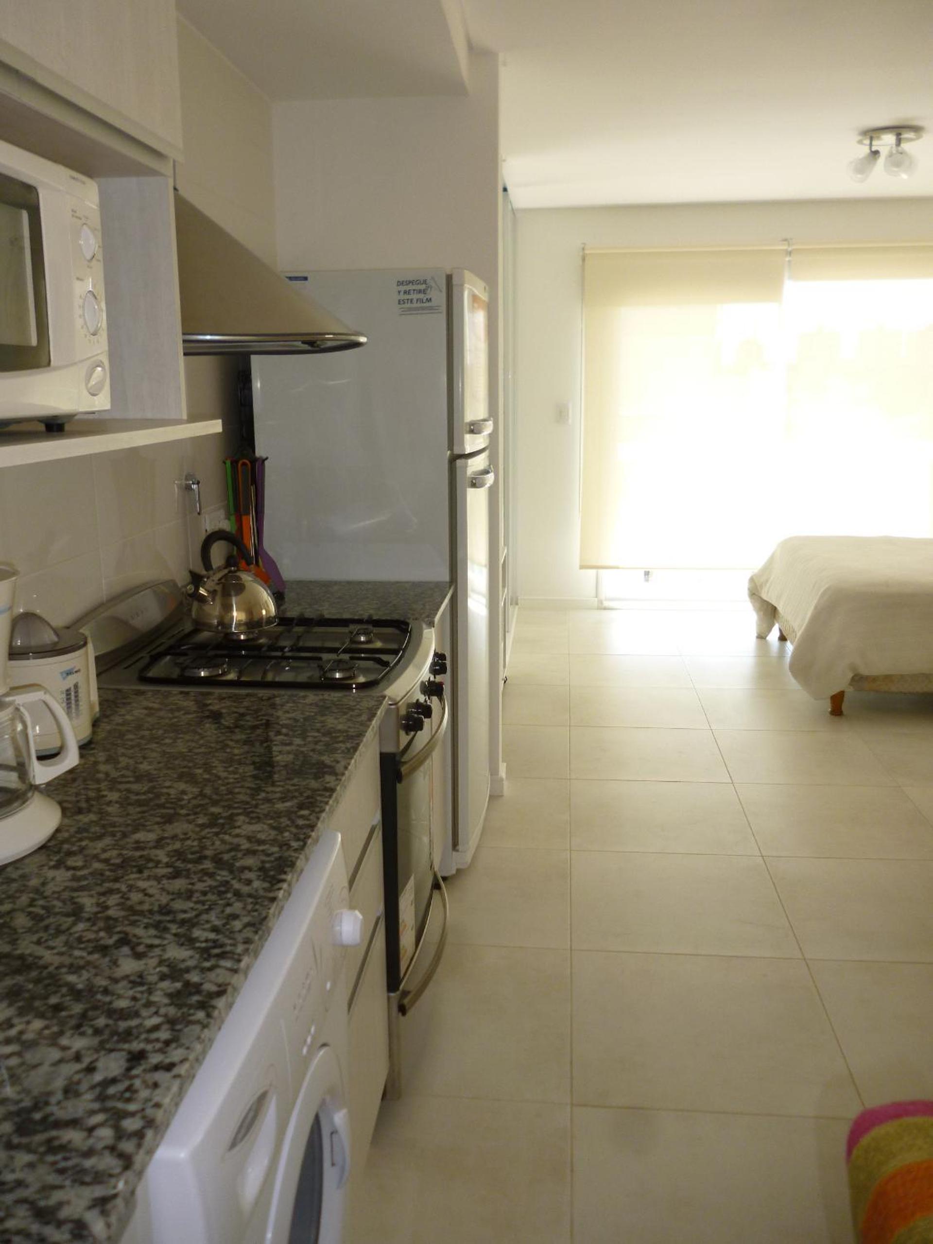 1-1/2 AMB c/BALCON SOLEADO en EDIFICIO FRENTE AL MAR