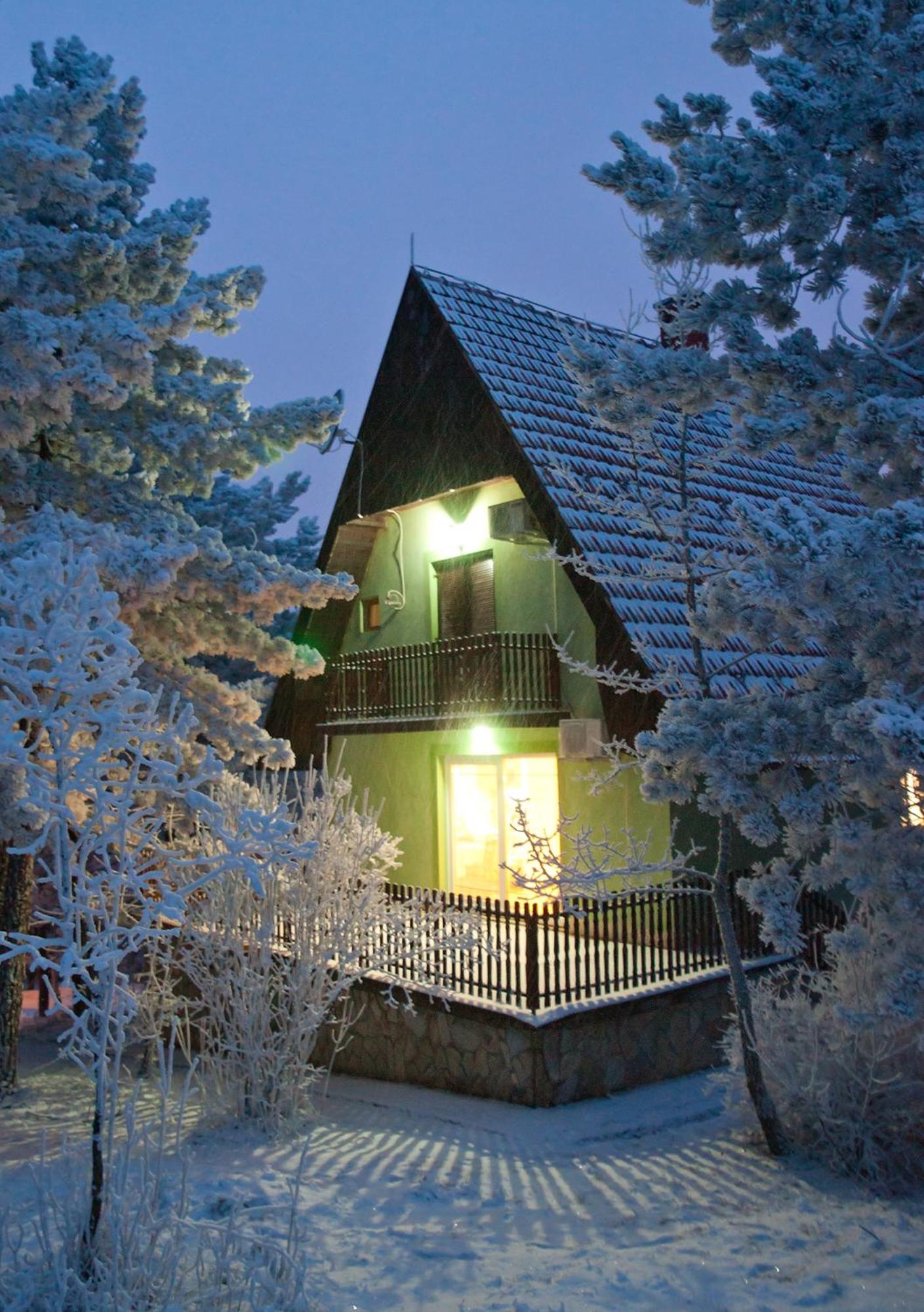 Holiday Home Green House view 3
