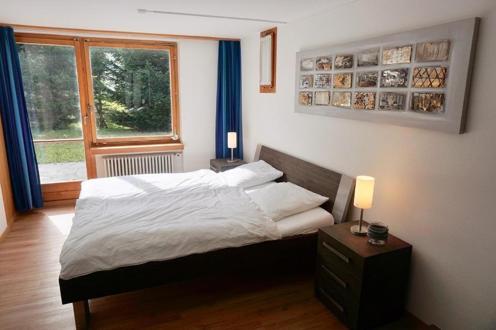 Ulrike (709 Sh)