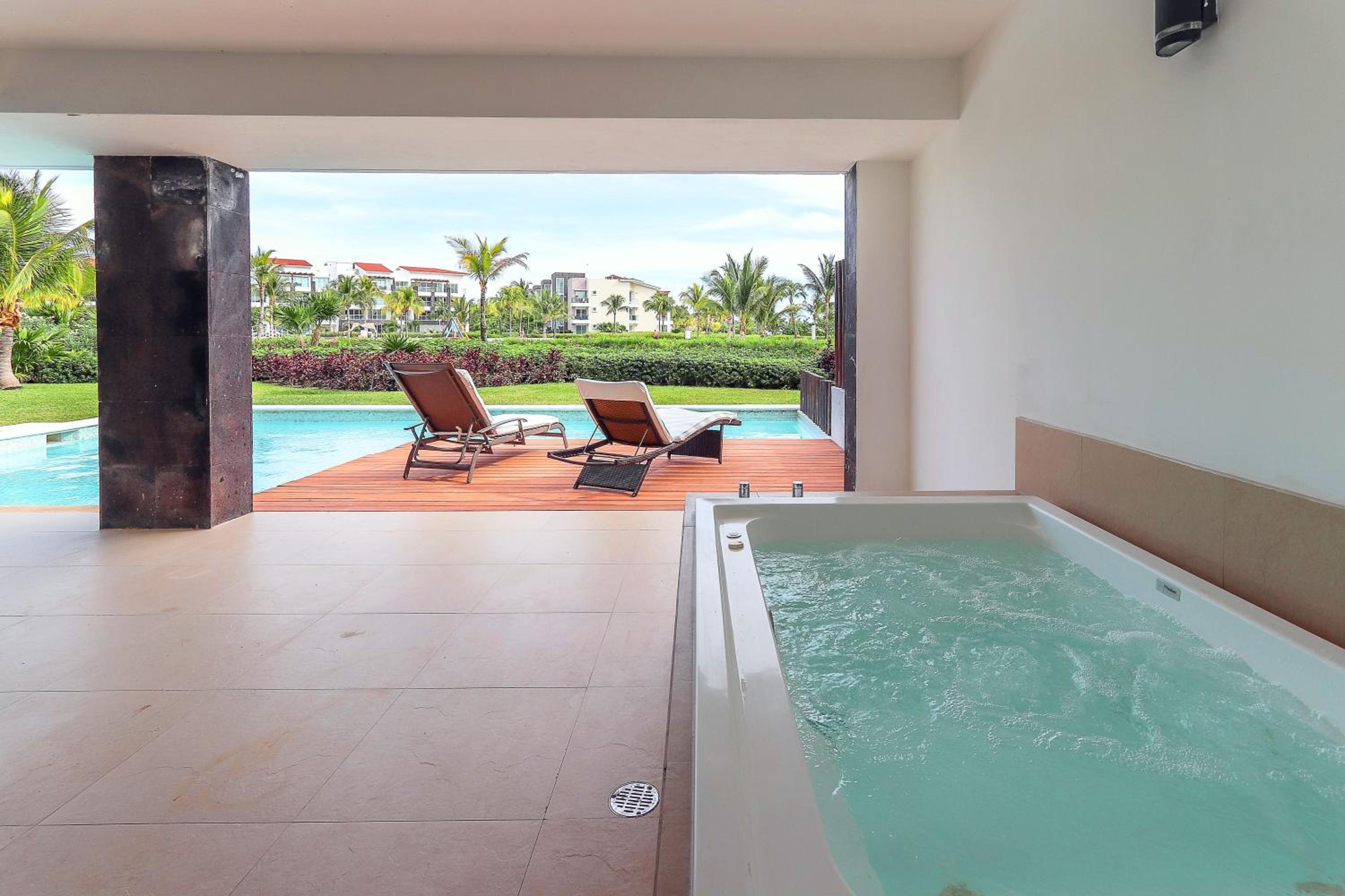 Mareazul 202S Oceanfront 2BR with Plunge Pool