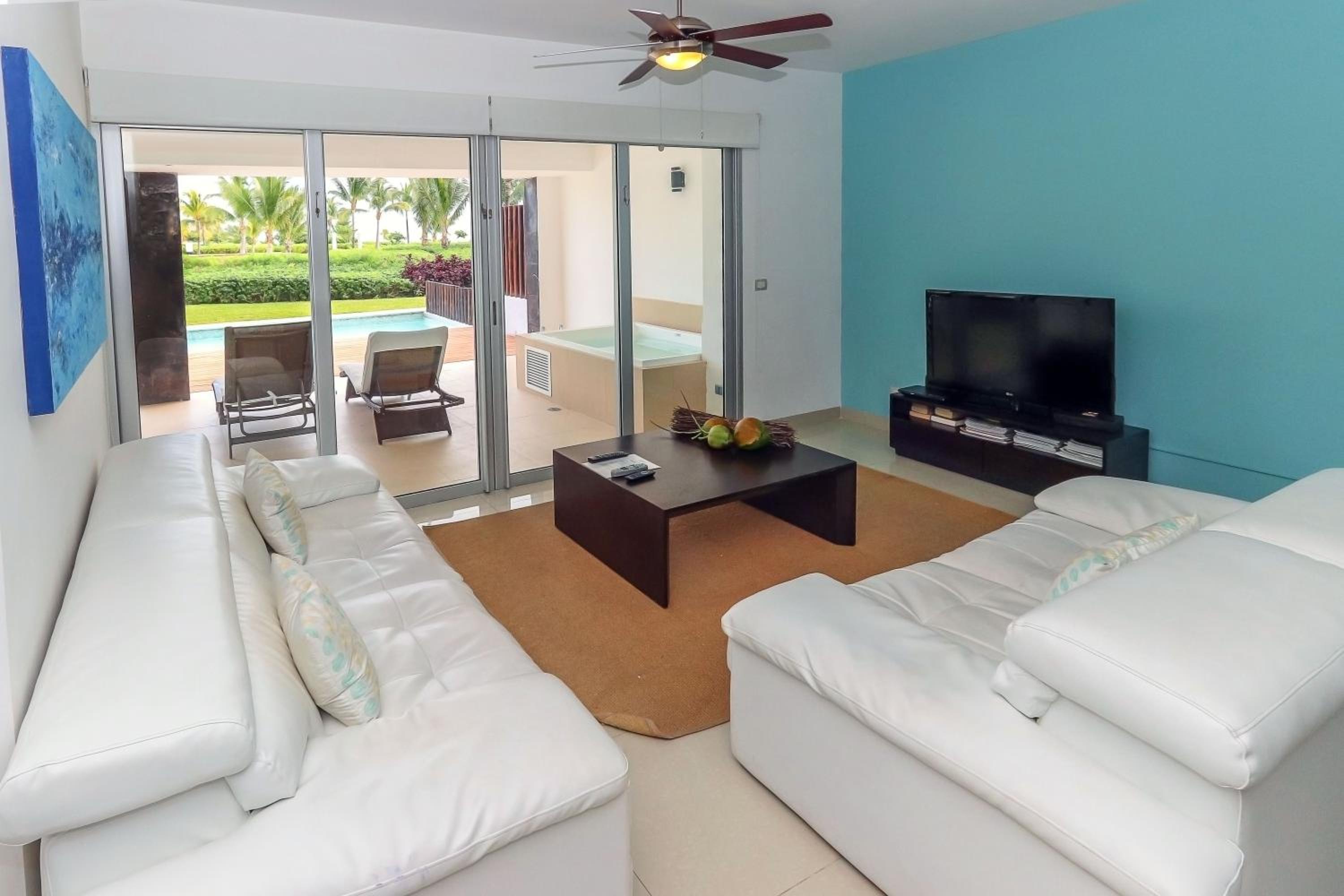 Mareazul 202S Oceanfront 2BR with Plunge Pool