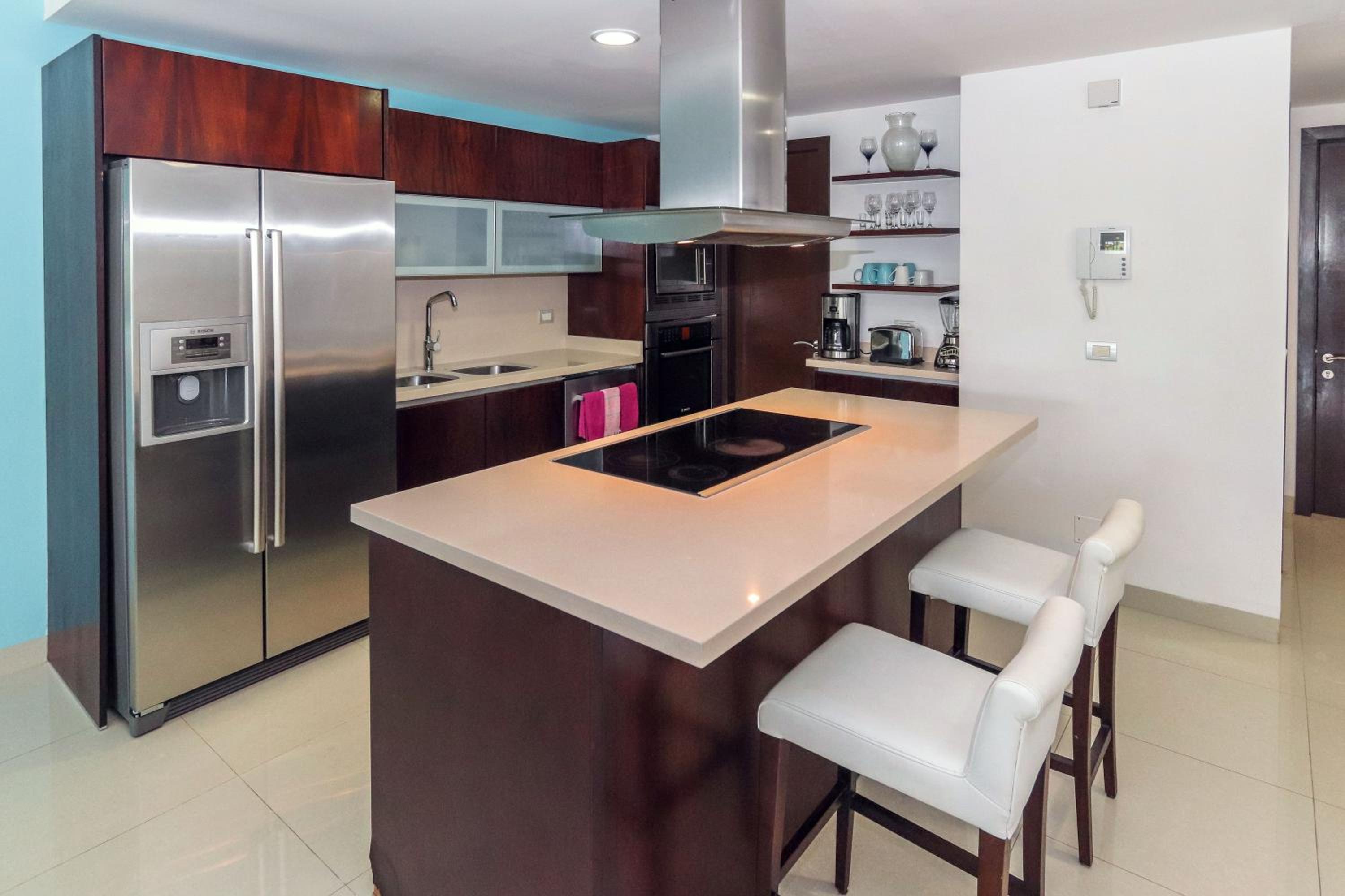 Mareazul 202S Oceanfront 2BR with Plunge Pool
