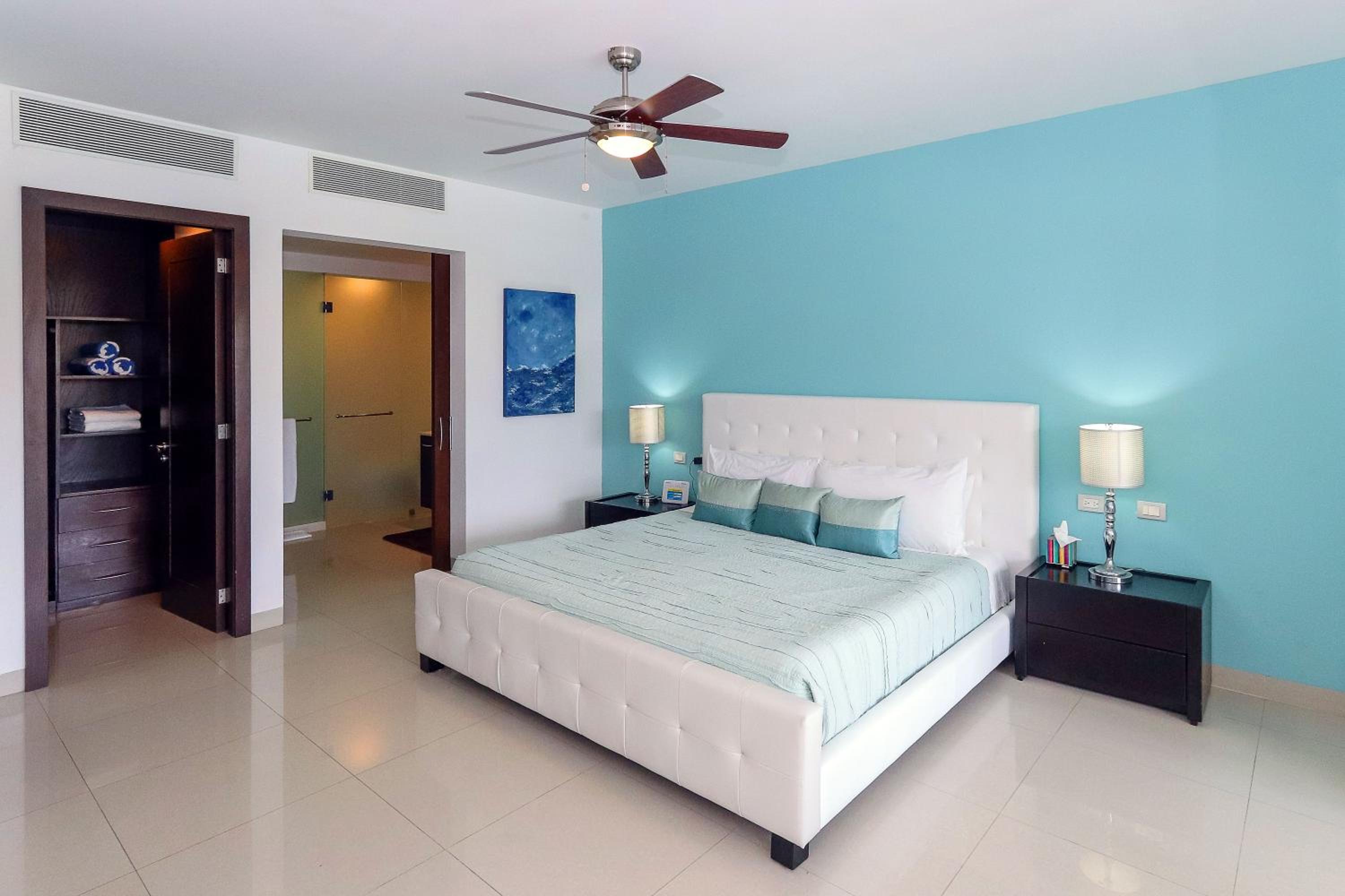 Mareazul 202S Oceanfront 2BR with Plunge Pool