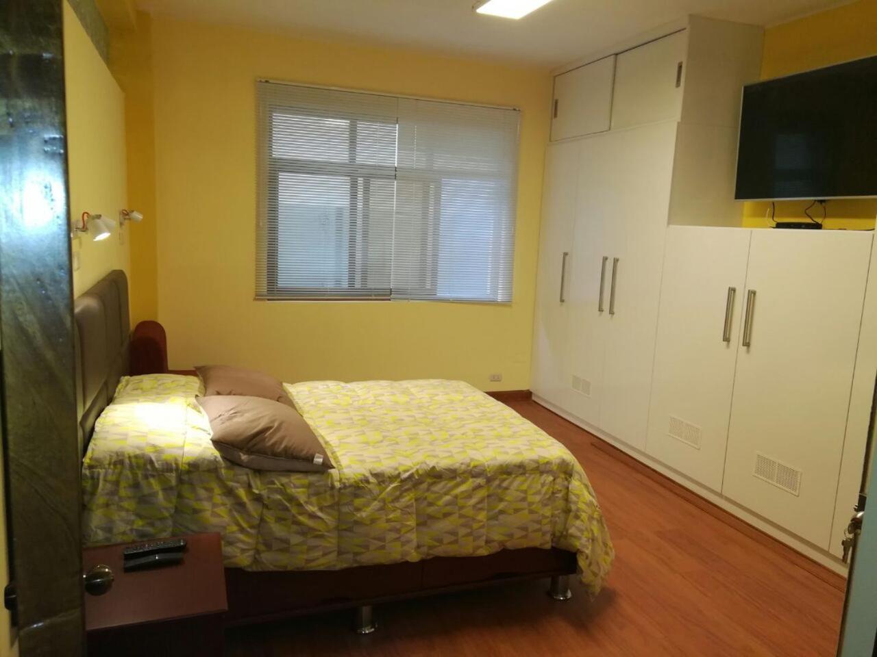Apartamento Miraflores Boulevard Tarata view 5