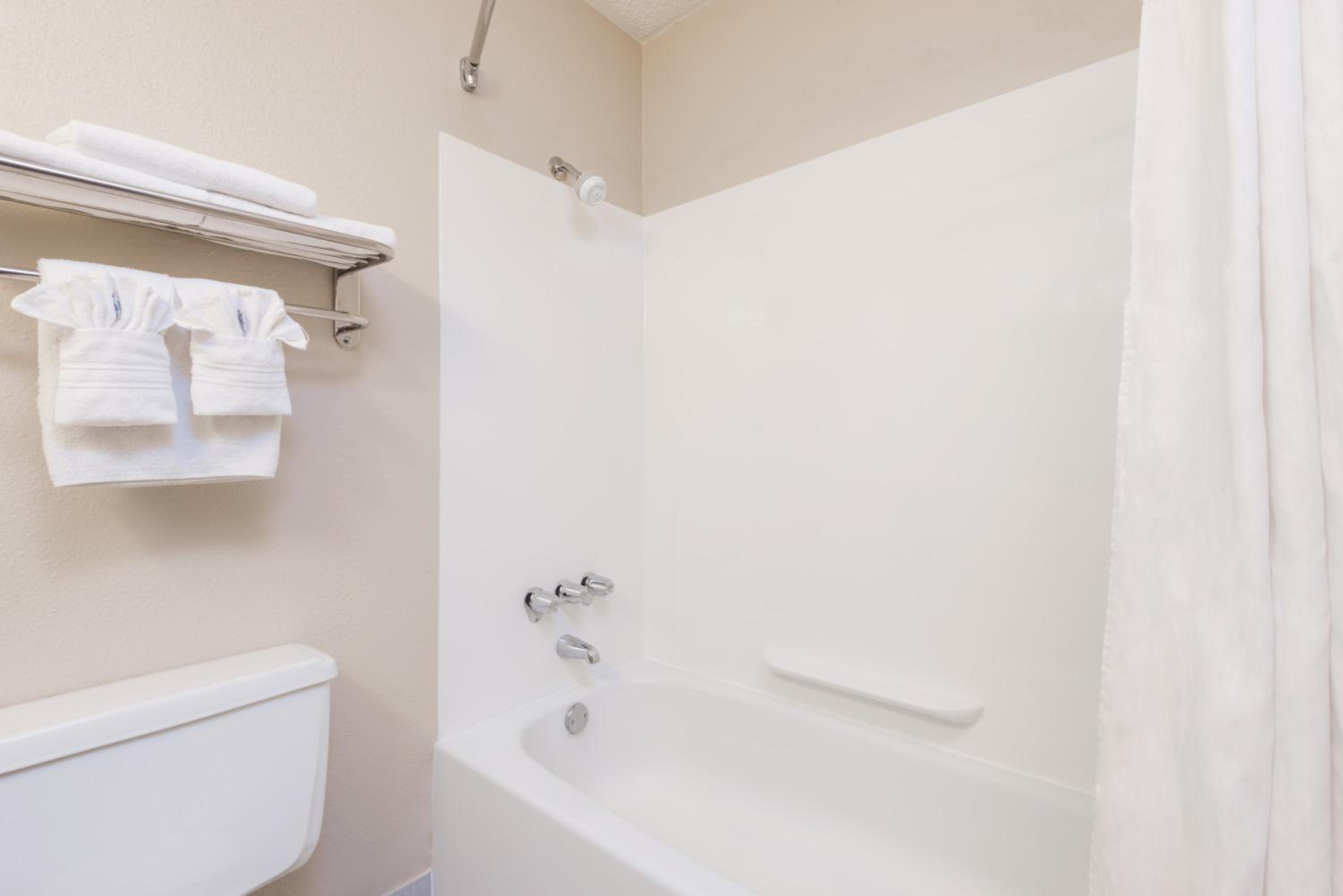Gillette Vacations - Days Inn by Wyndham Gillette - Property Image 9