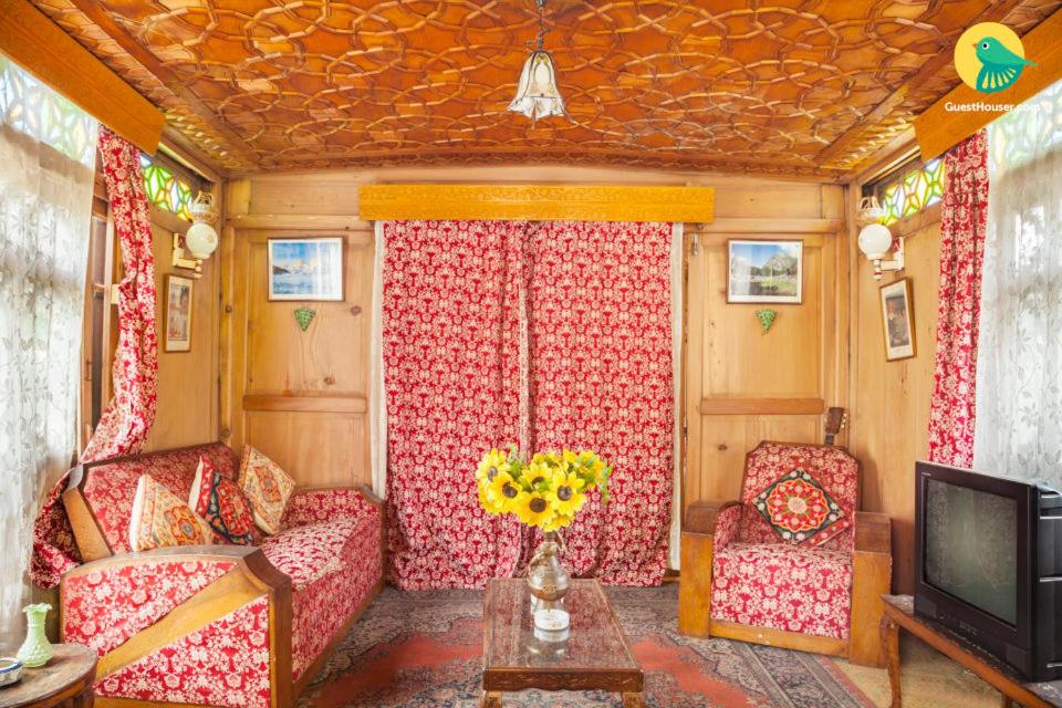 The Shelter Group of Houseboats & Tour organiser city Center Lal Chowk view 5