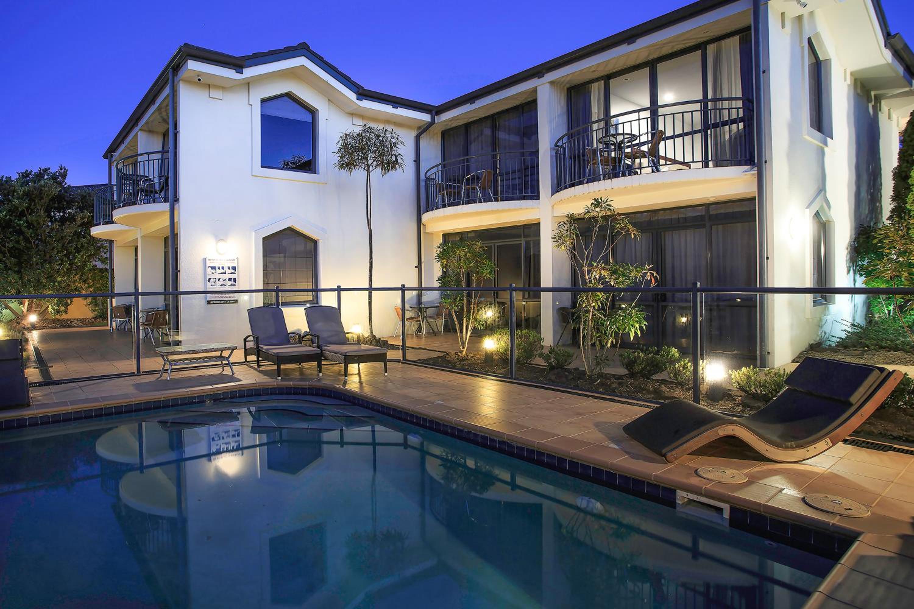 Hotel Delorenzo Studio Apartments - Image 1