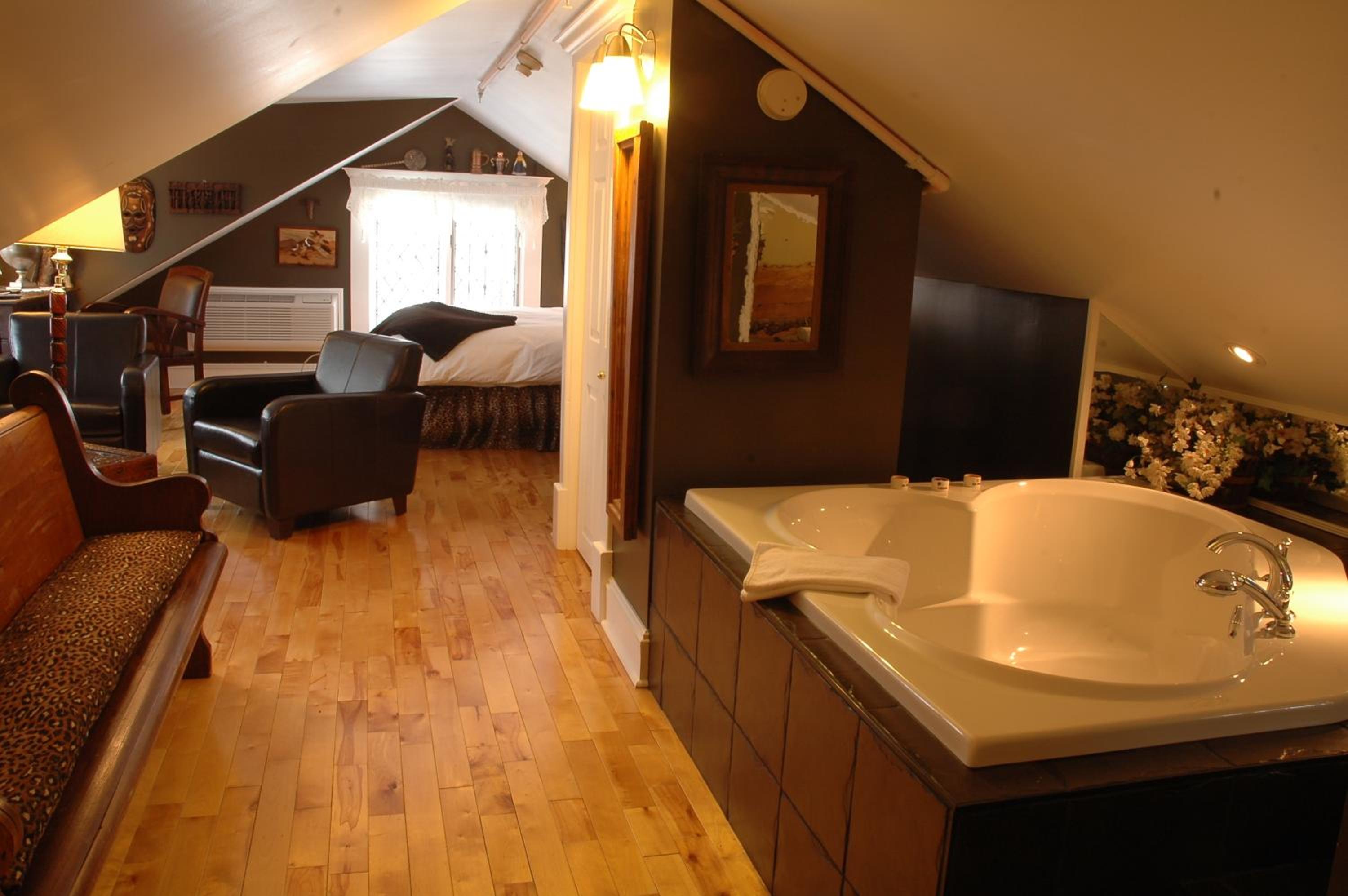 Leaside Manor