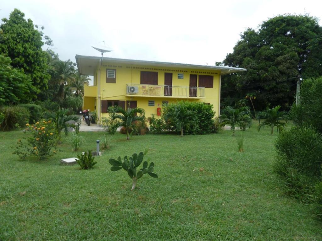 Hotel Au Petit Canal Fleuri - Image 1