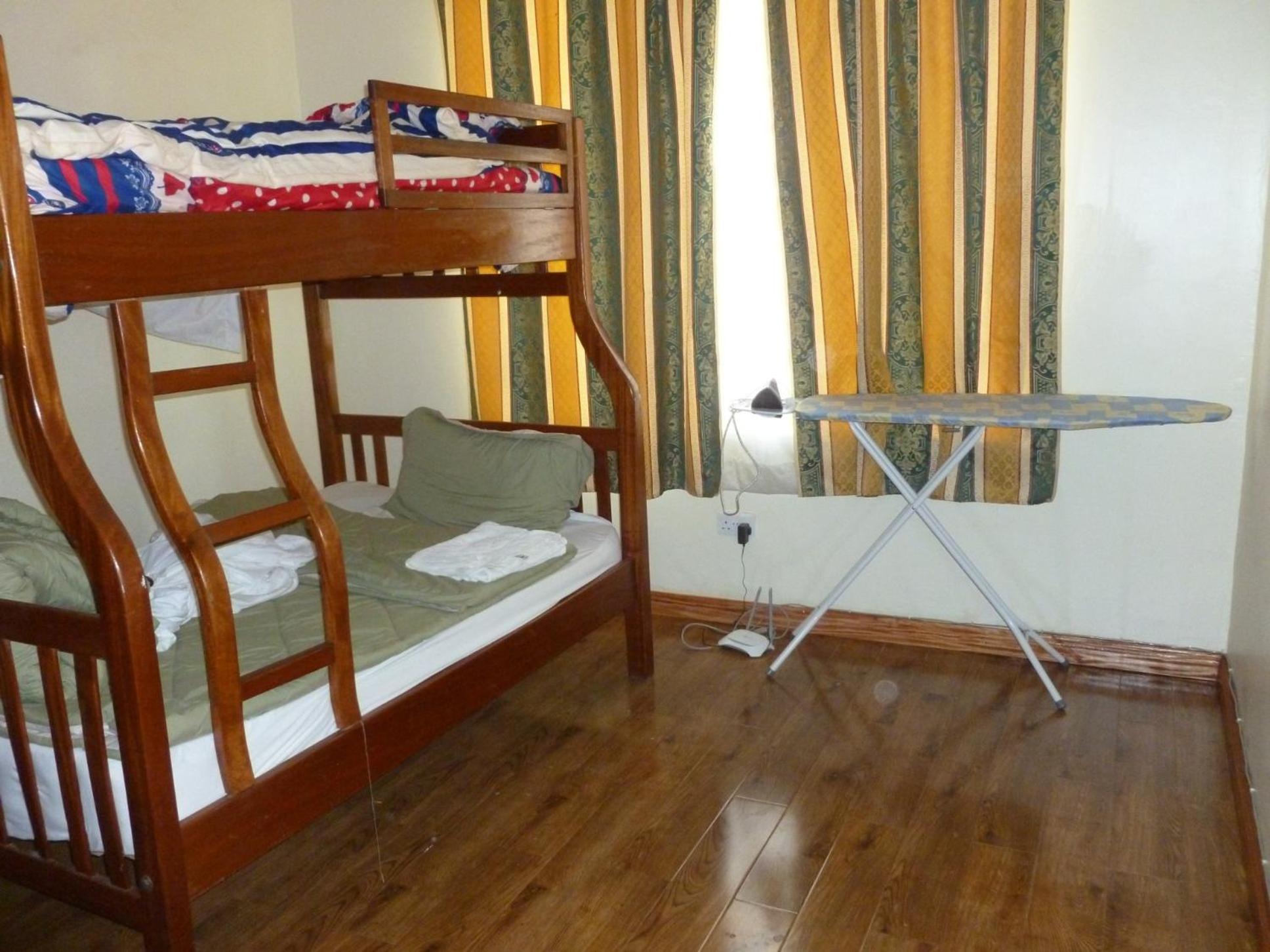 Cozy 3 Bedroom All Ensuite Apartment view 4