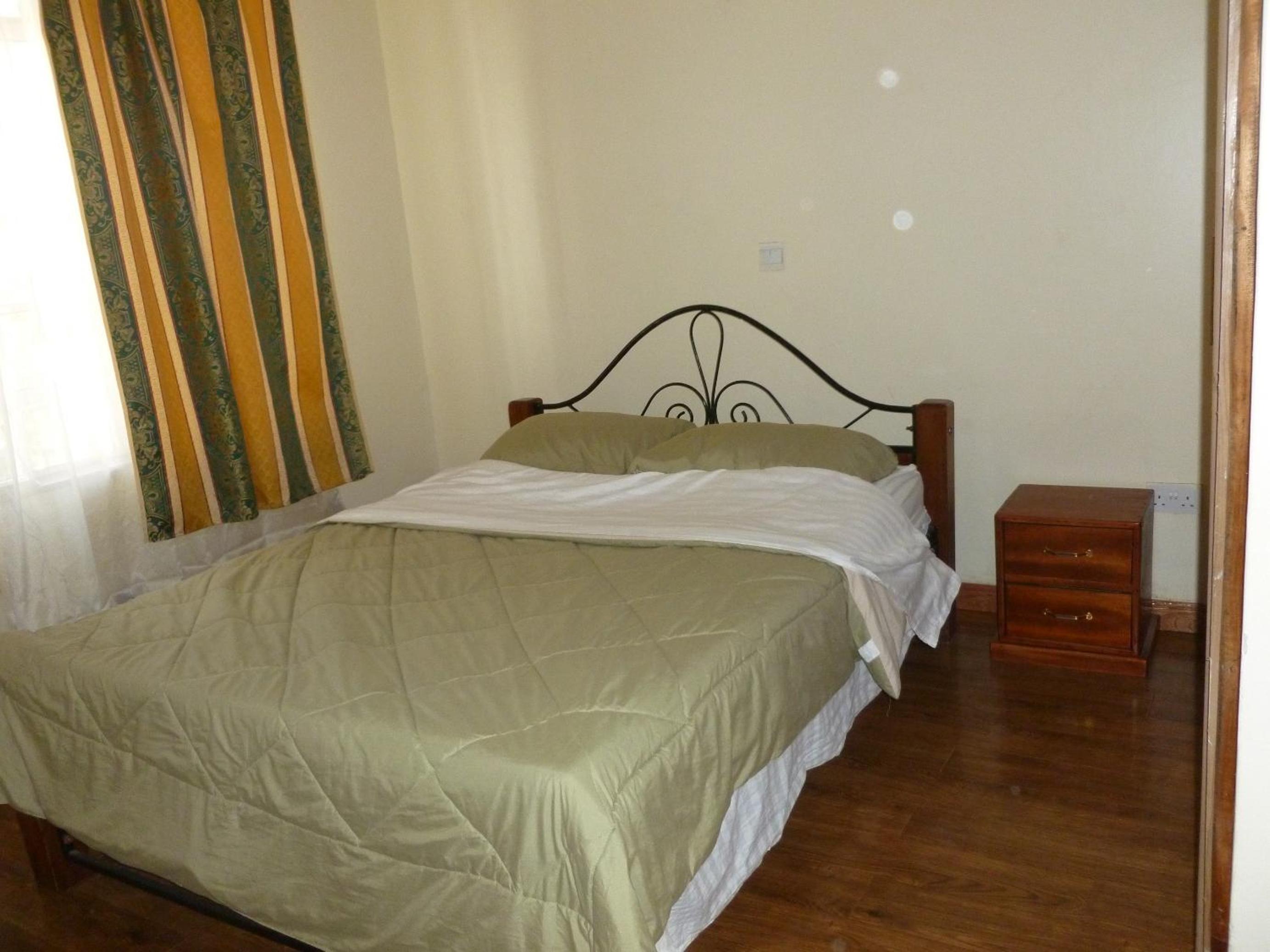 Cozy 3 Bedroom All Ensuite Apartment view 2
