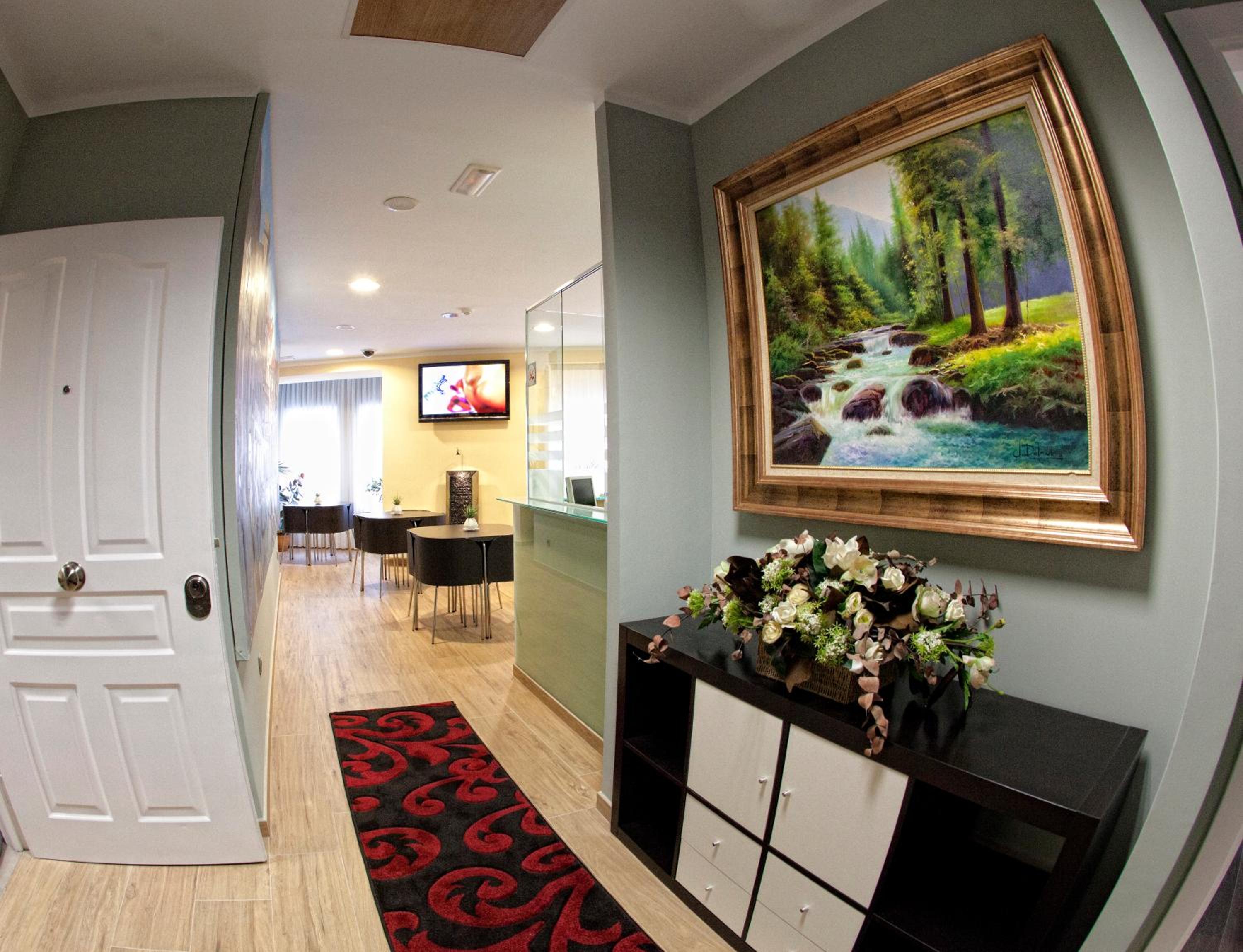 Pensión Jade en Castro-Urdiales — recepcion & lobby