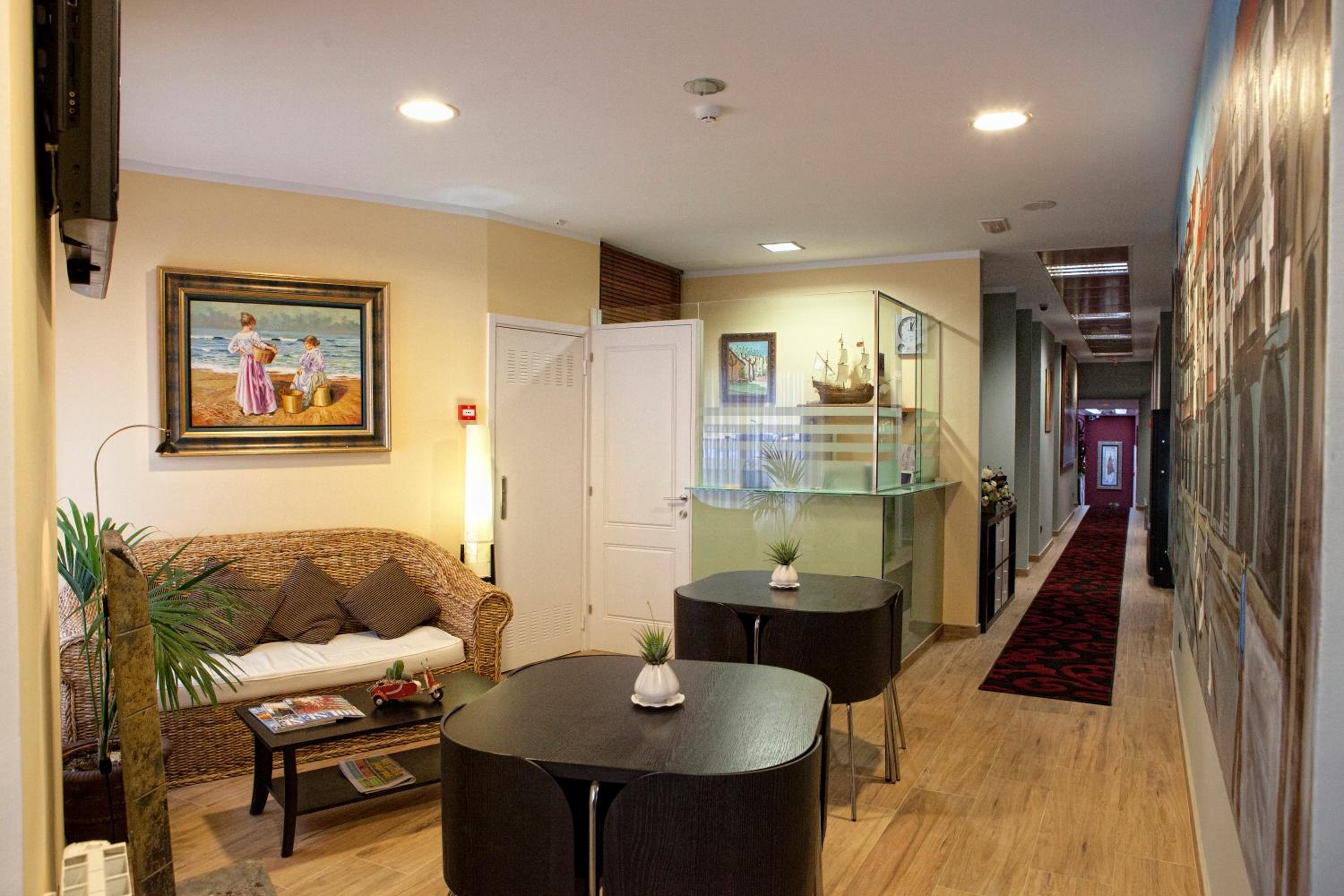 Pensión Jade en Castro-Urdiales — recepcion & lobby