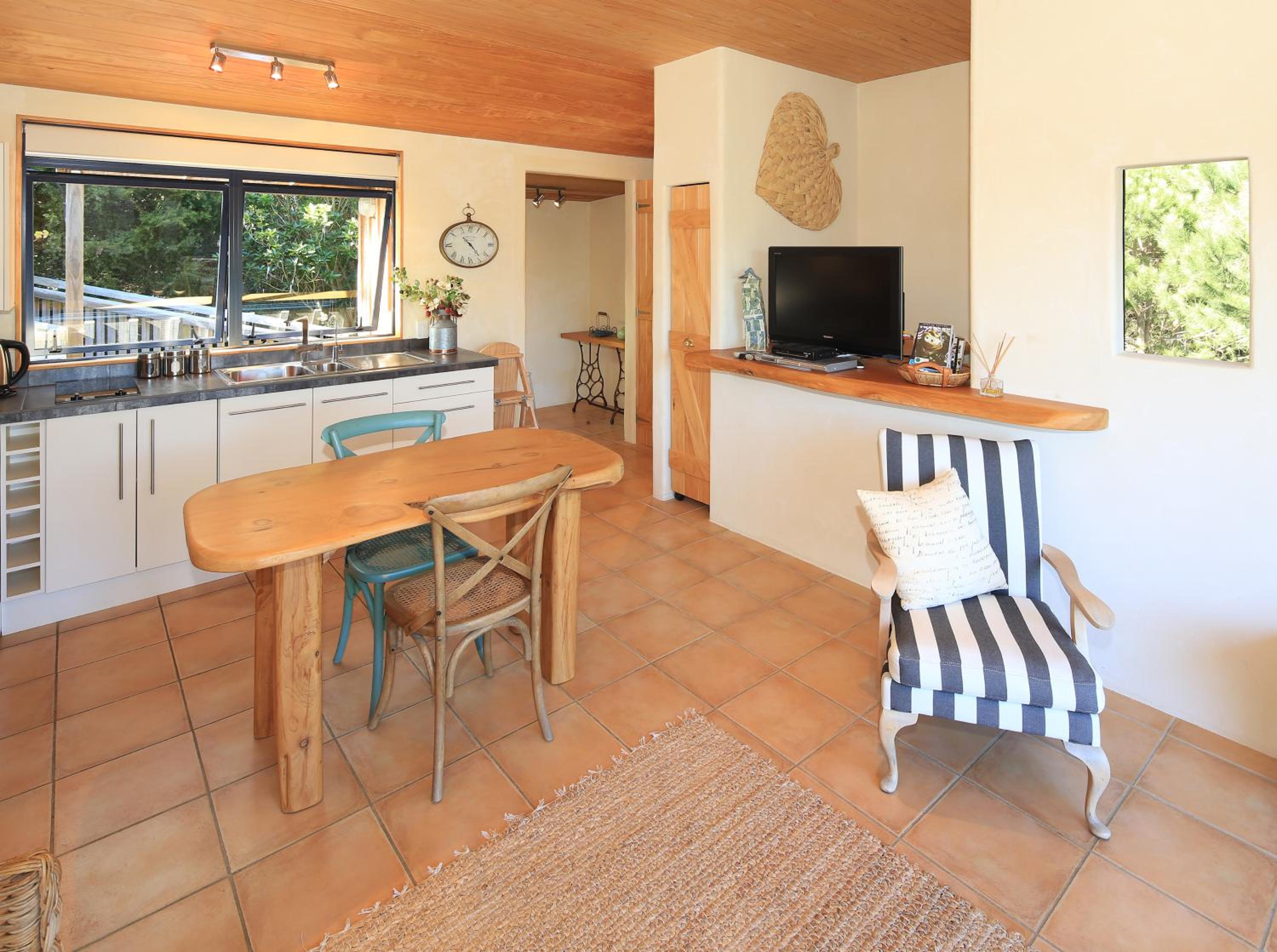 La Maisonette - Stay Waiheke view 4