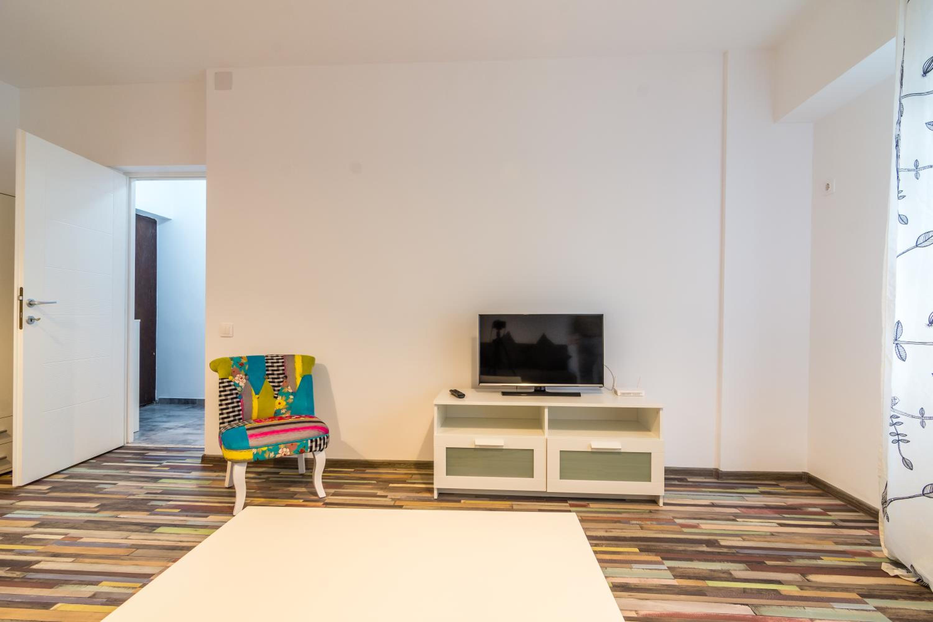 Urban Retreat Near Metro & Mega Mall view 4