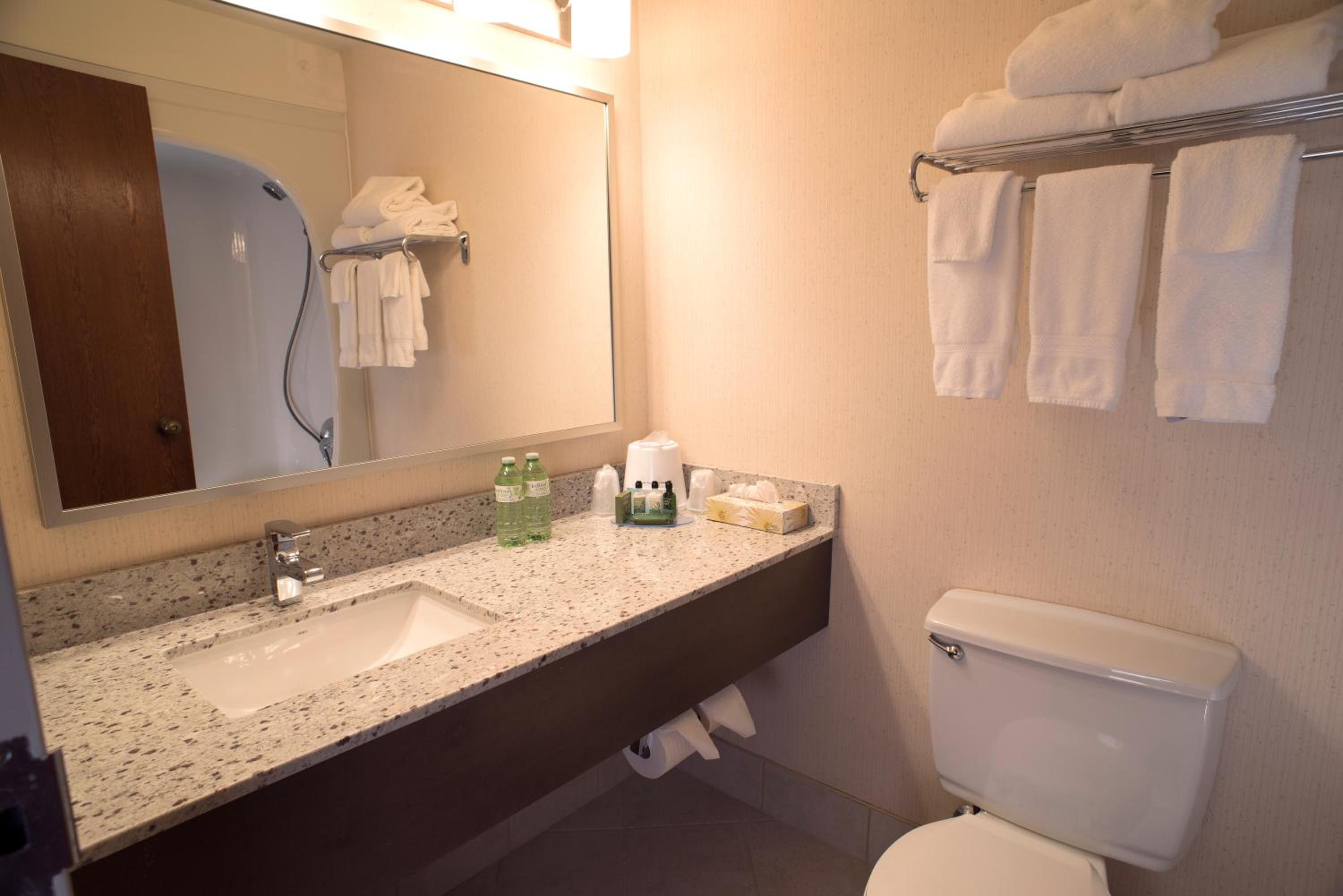 Thunder Bay Vacations - Valhalla Hotel  Conference Centre - Property Image 2