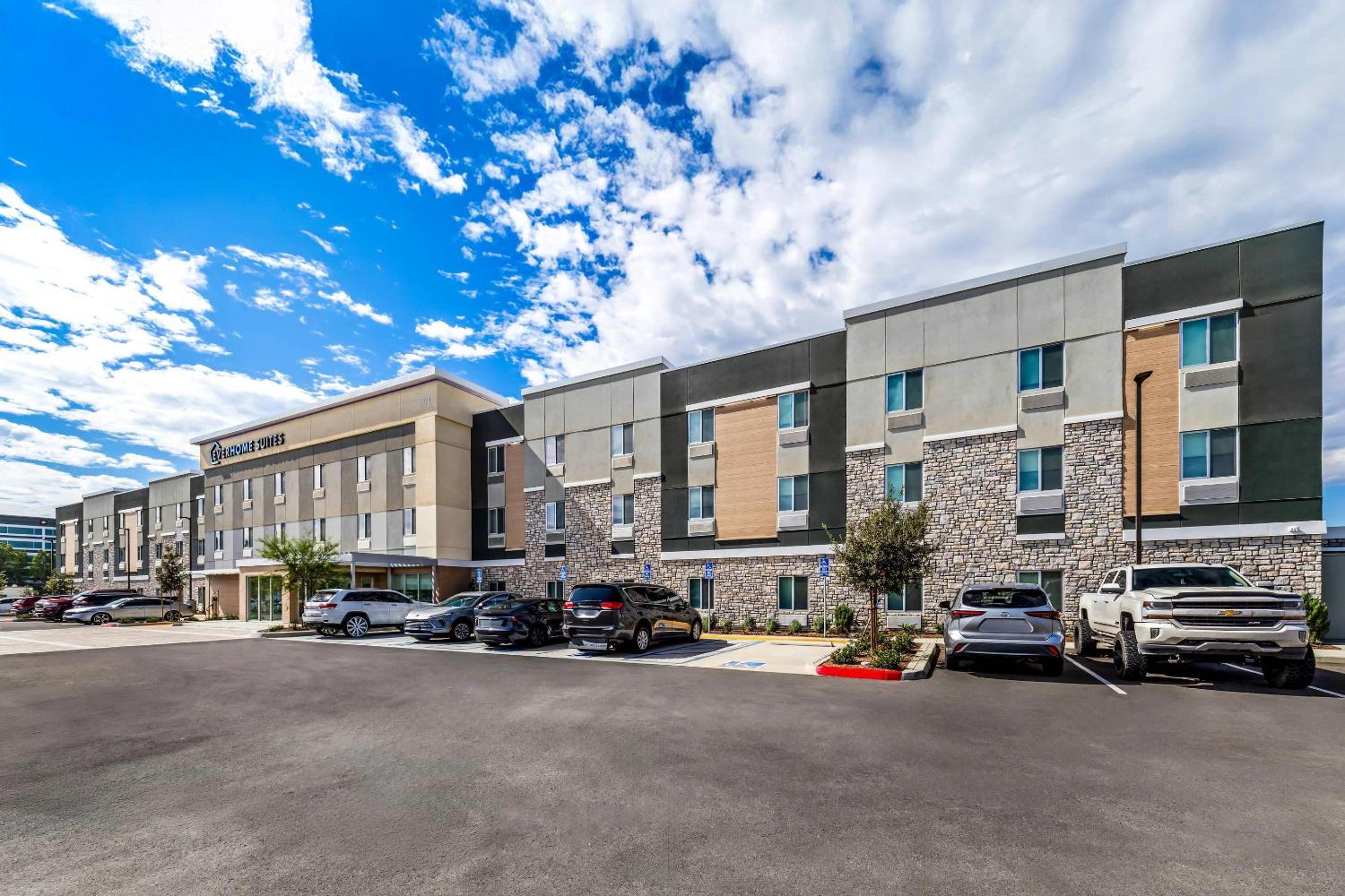 Everhome Suites Ontario Airport